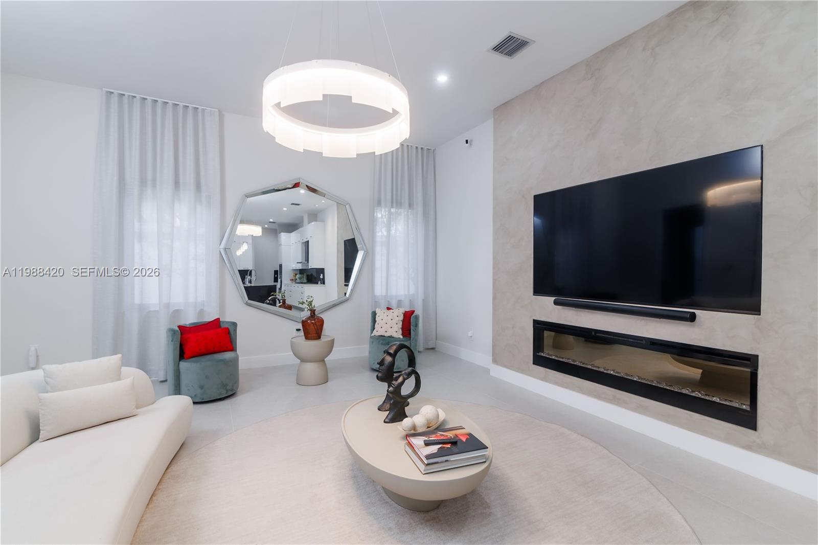 DOWNTOWN DORAL SOUTH PHAS - Residential