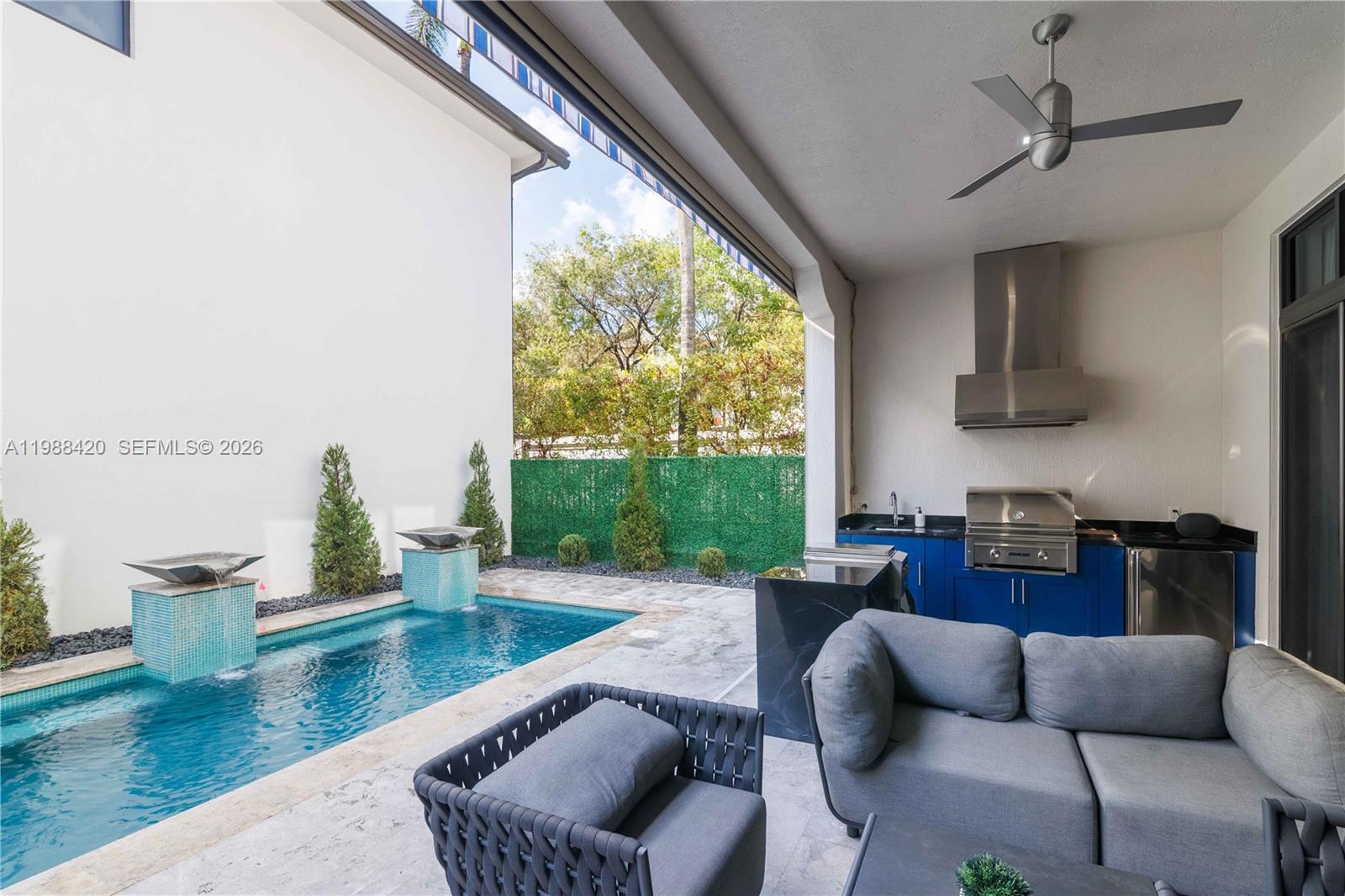 DOWNTOWN DORAL SOUTH PHAS - Residential