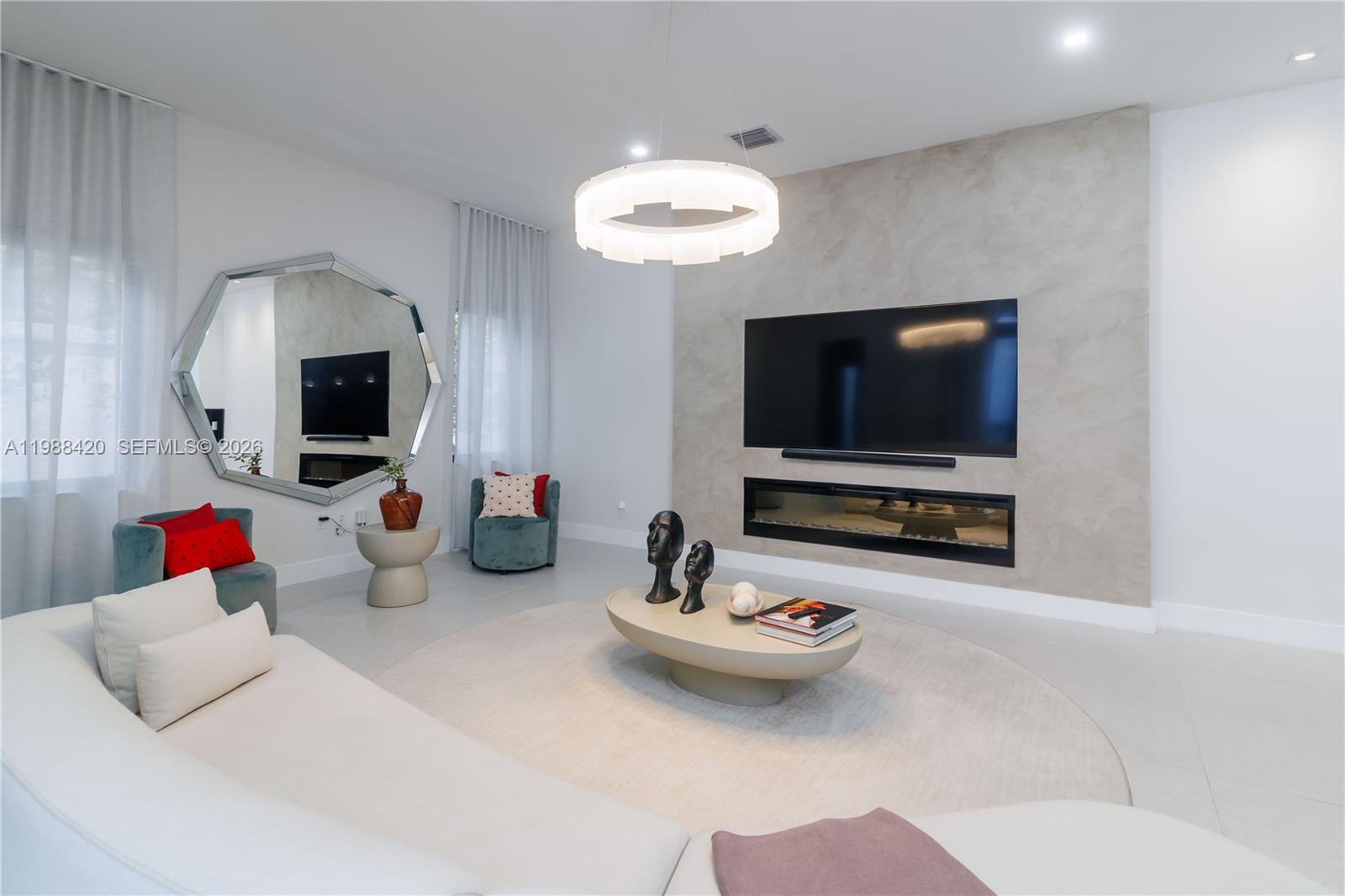 DOWNTOWN DORAL SOUTH PHAS - Residential