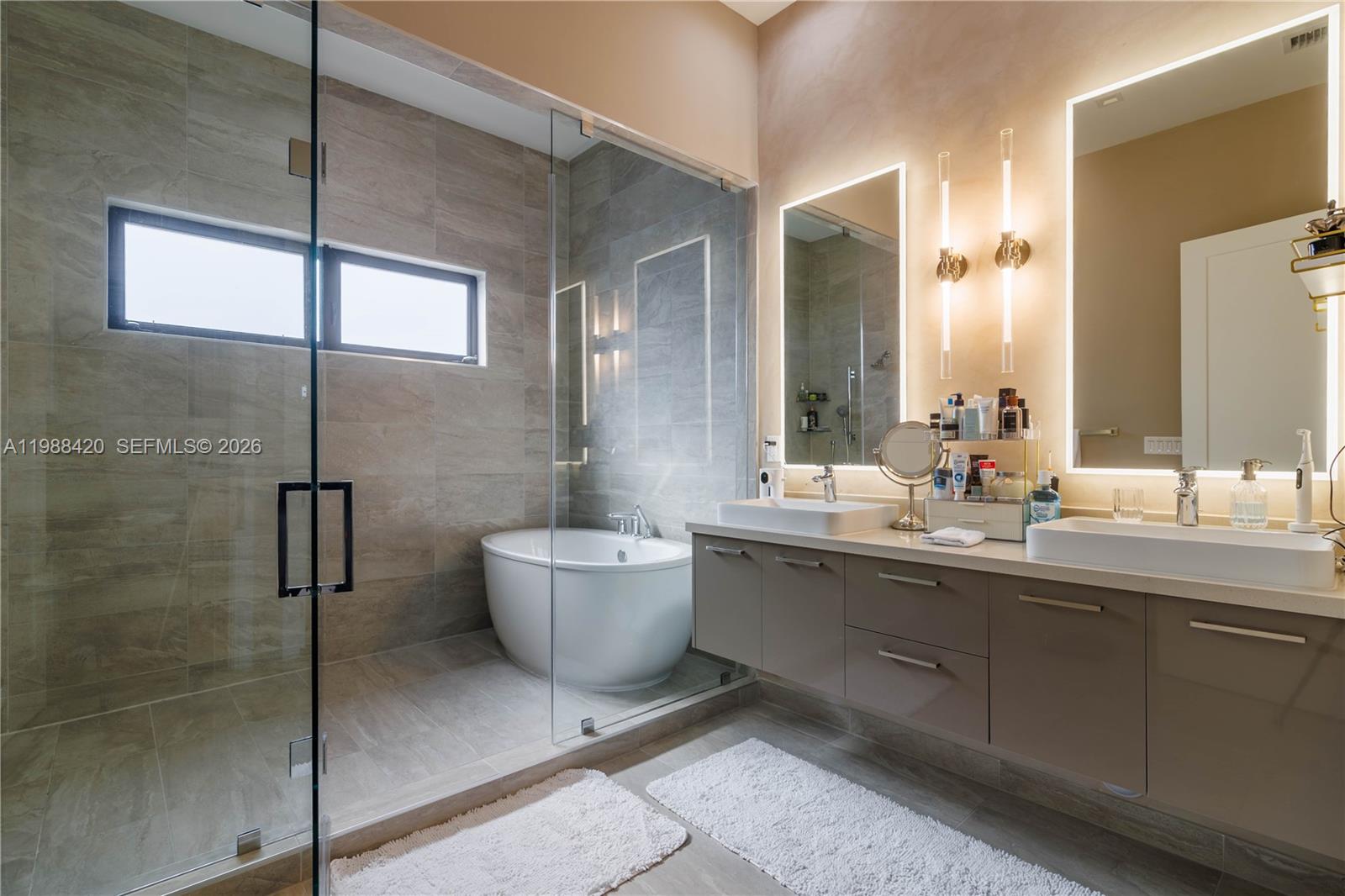 DOWNTOWN DORAL SOUTH PHAS - Residential