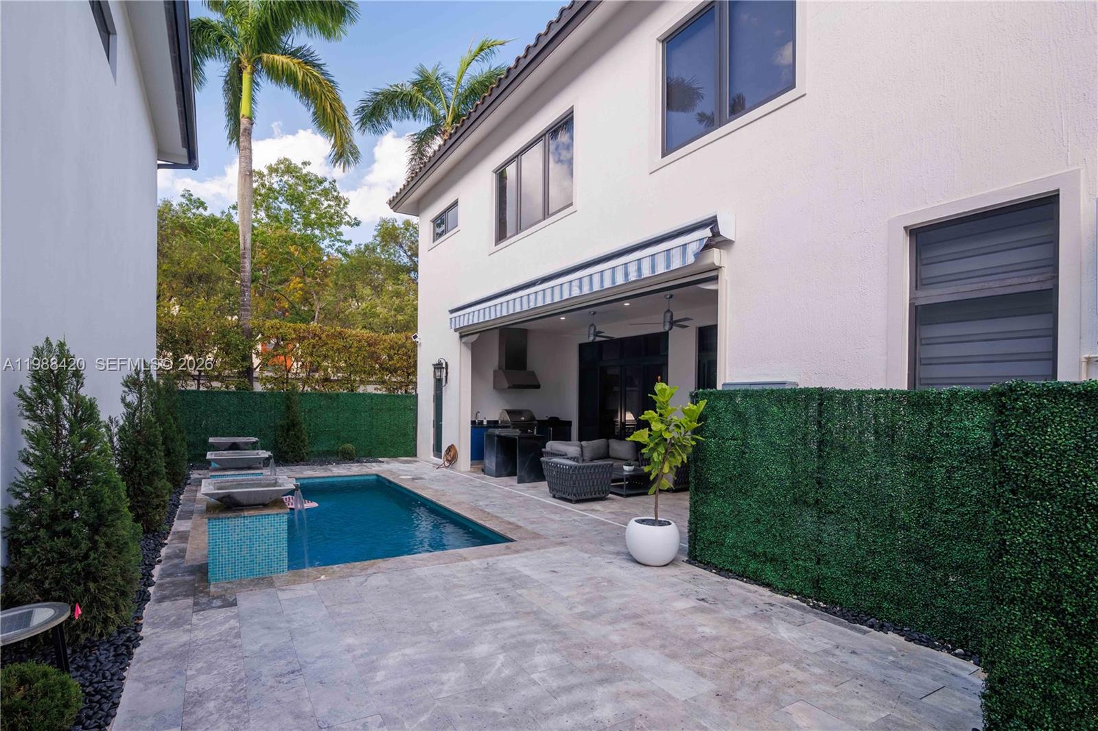 DOWNTOWN DORAL SOUTH PHAS - Residential