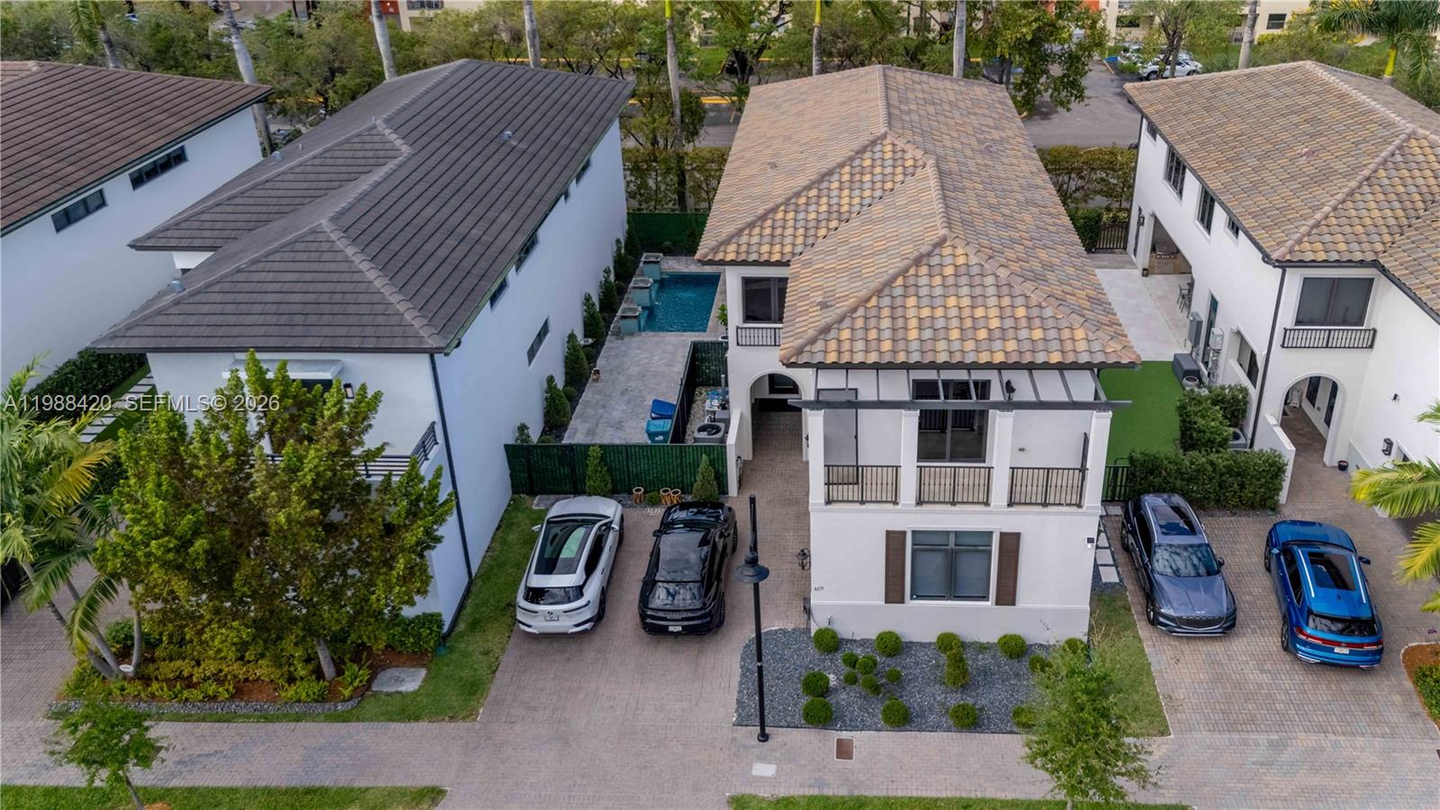 DOWNTOWN DORAL SOUTH PHAS - Residential