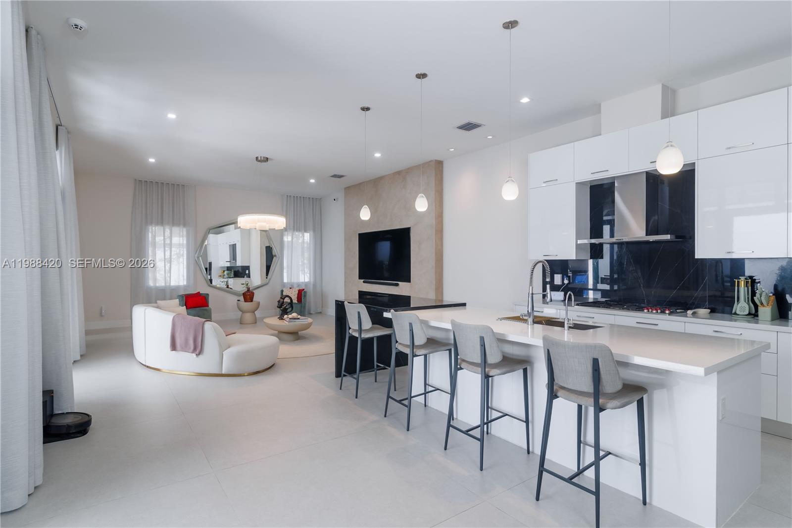 DOWNTOWN DORAL SOUTH PHAS - Residential