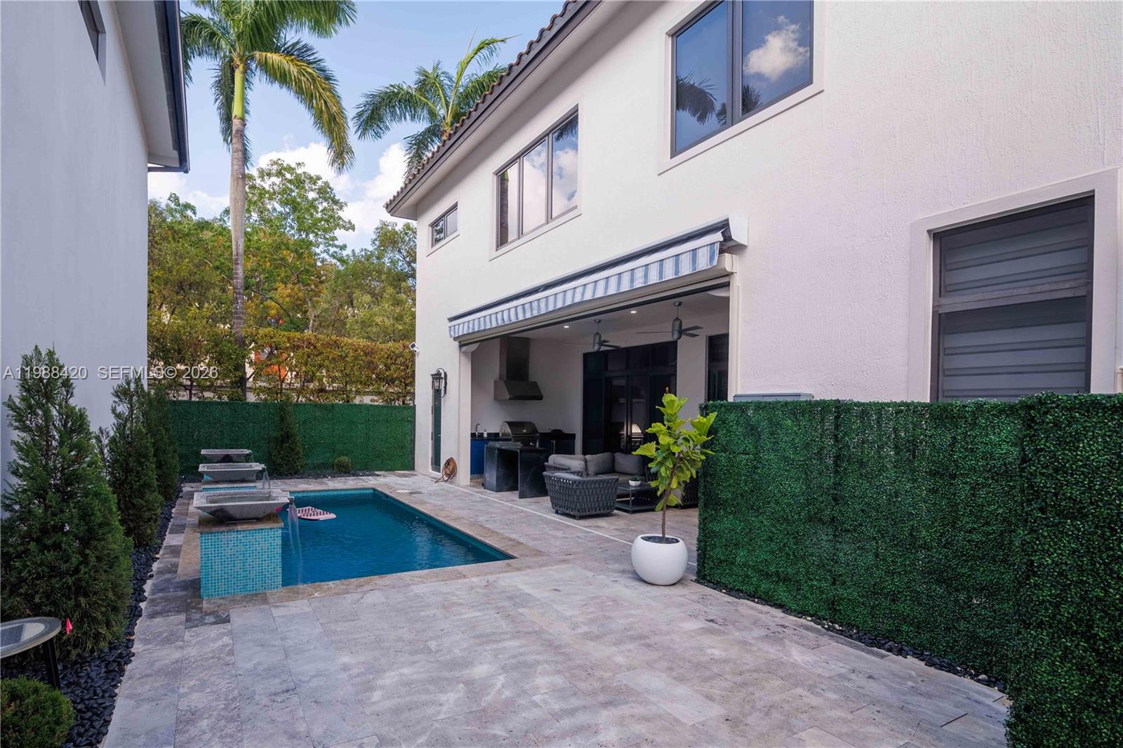 DOWNTOWN DORAL SOUTH PHAS - Residential