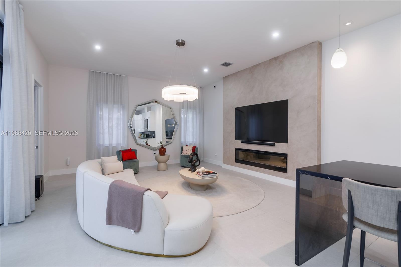 DOWNTOWN DORAL SOUTH PHAS - Residential