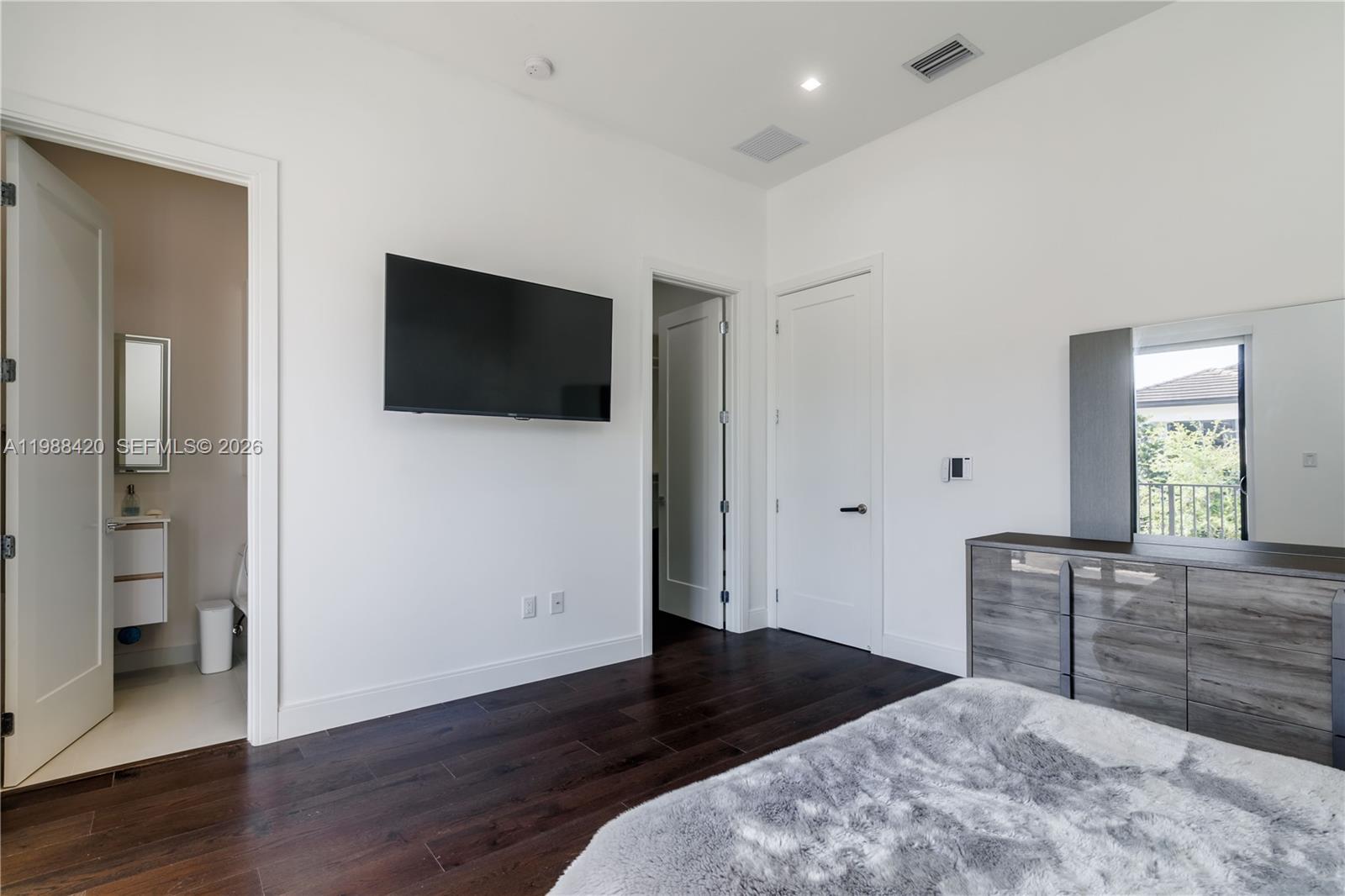 DOWNTOWN DORAL SOUTH PHAS - Residential