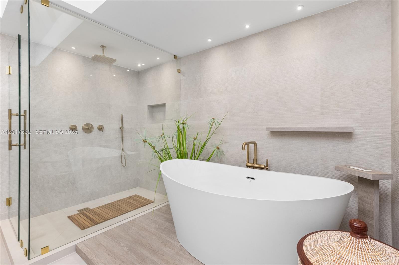 THE PENINSULA CONDO - Residential