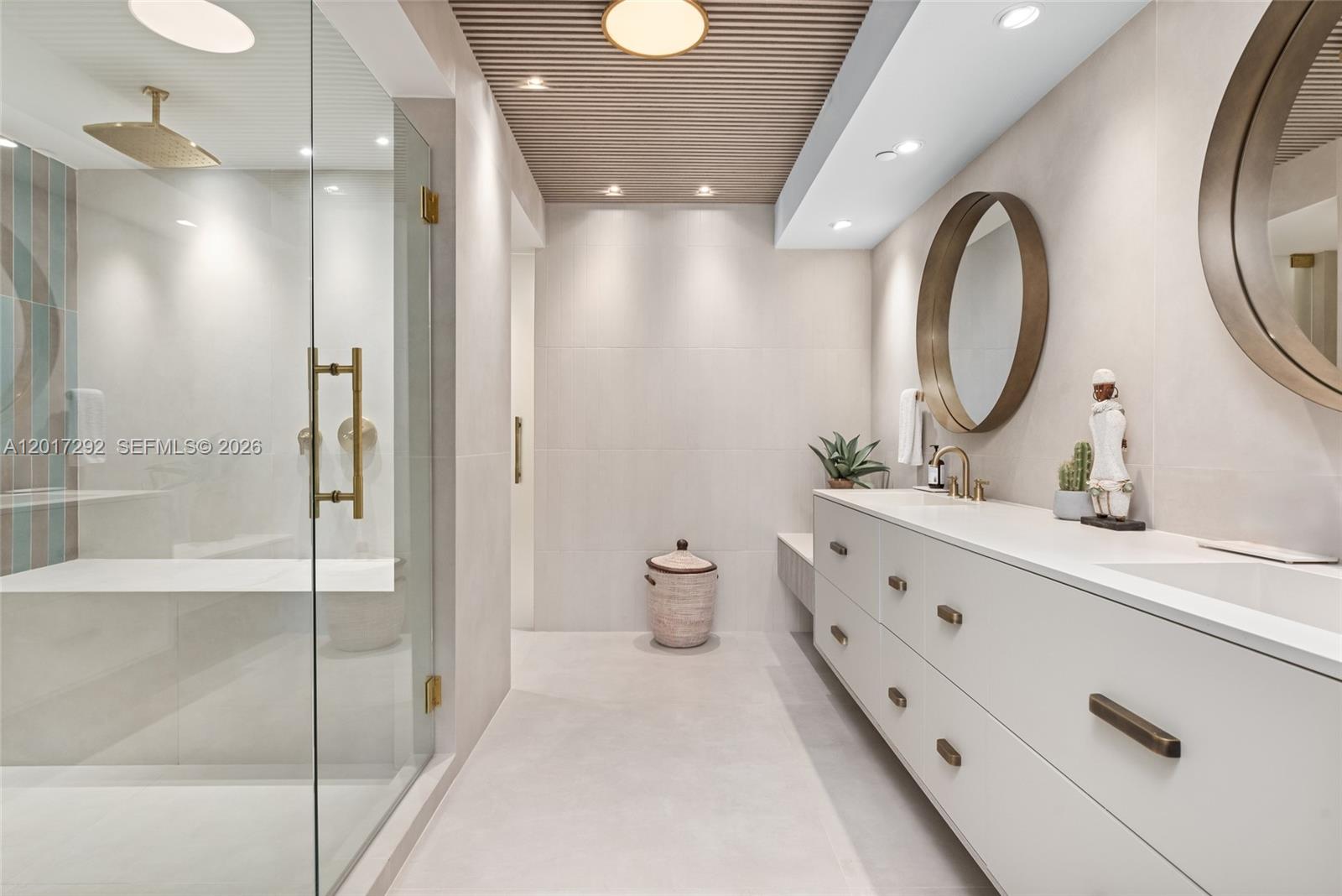 THE PENINSULA CONDO - Residential