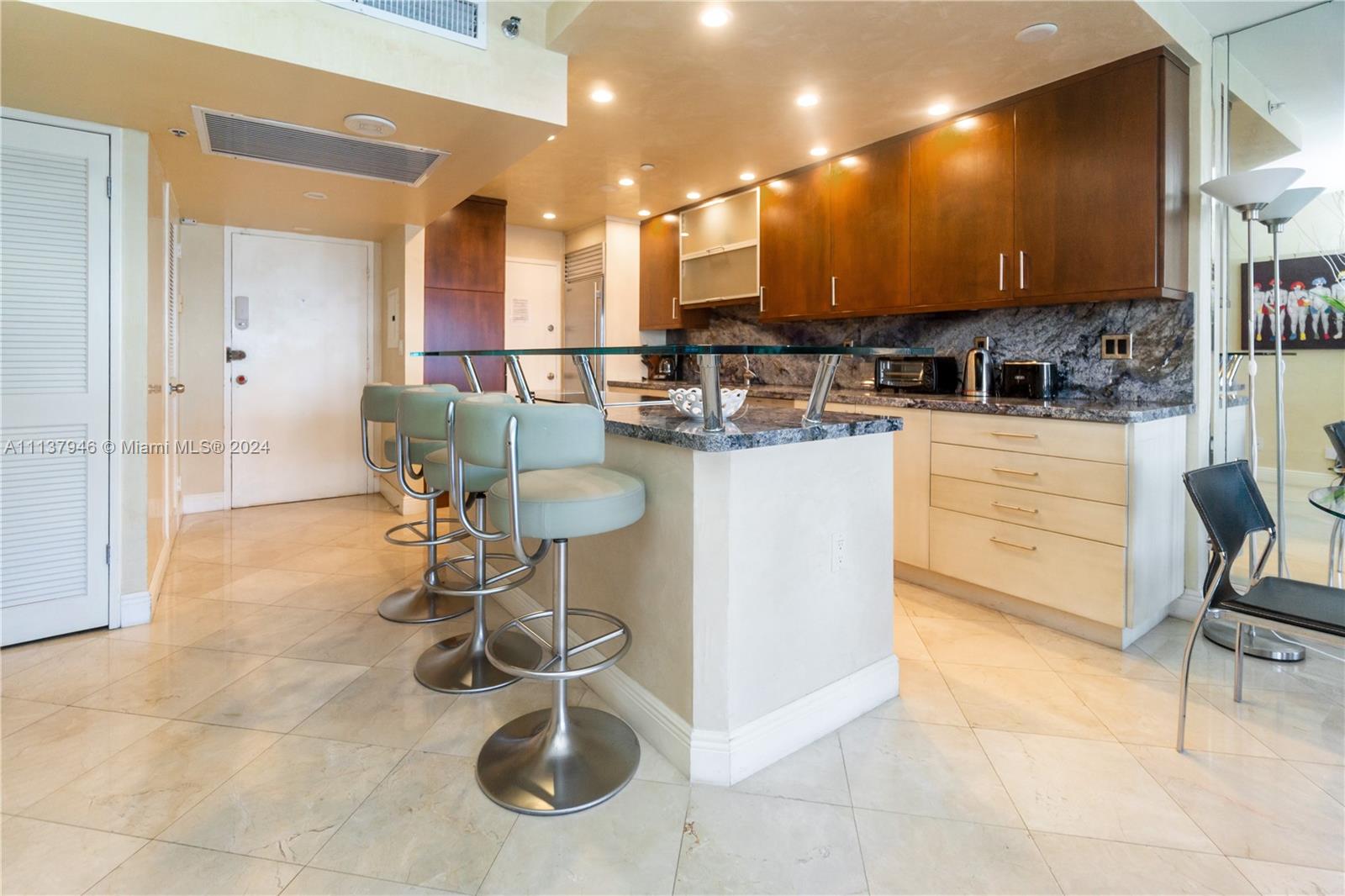 100 Lincoln Rd 1533