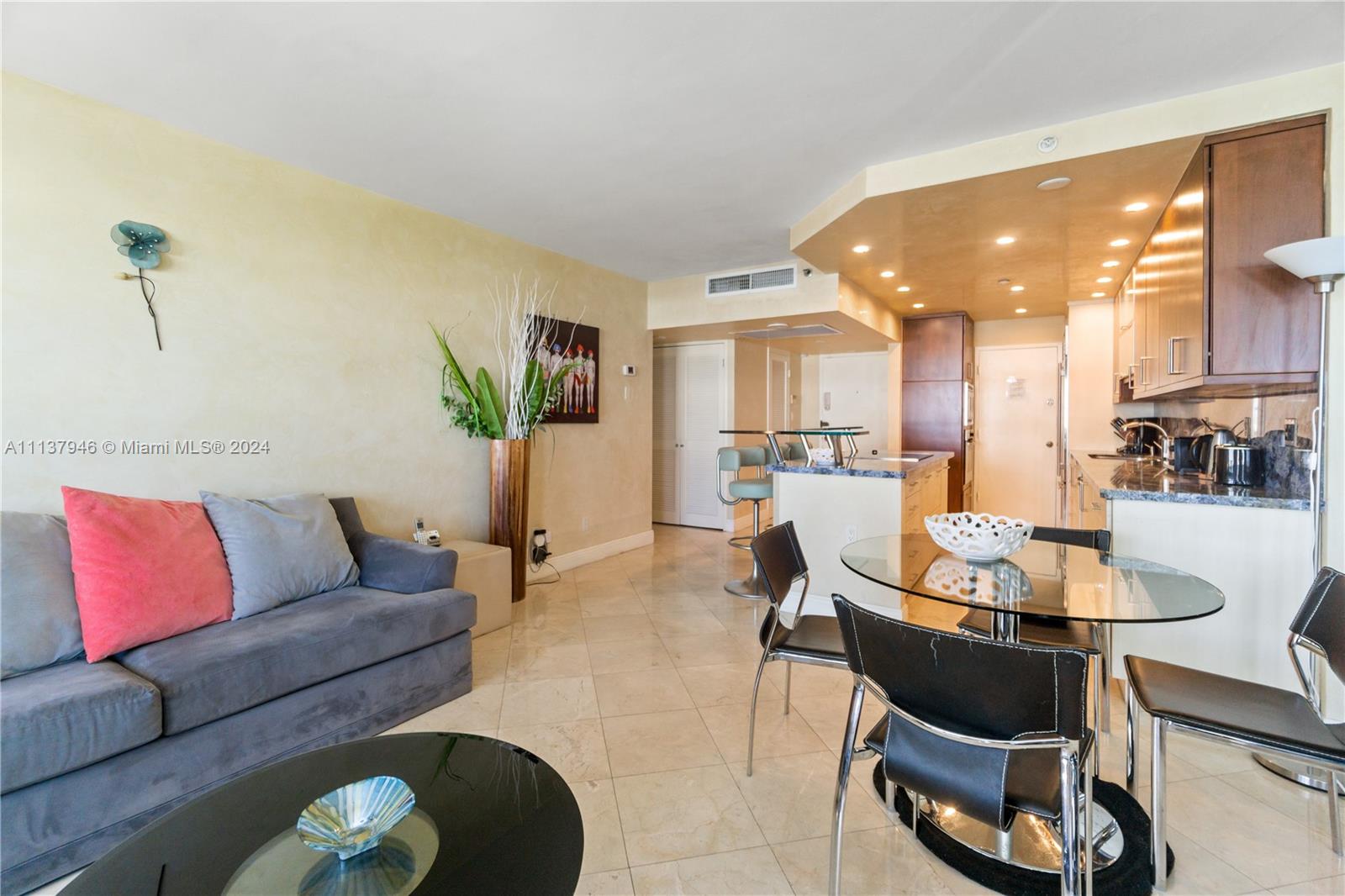 100 Lincoln Rd 1533