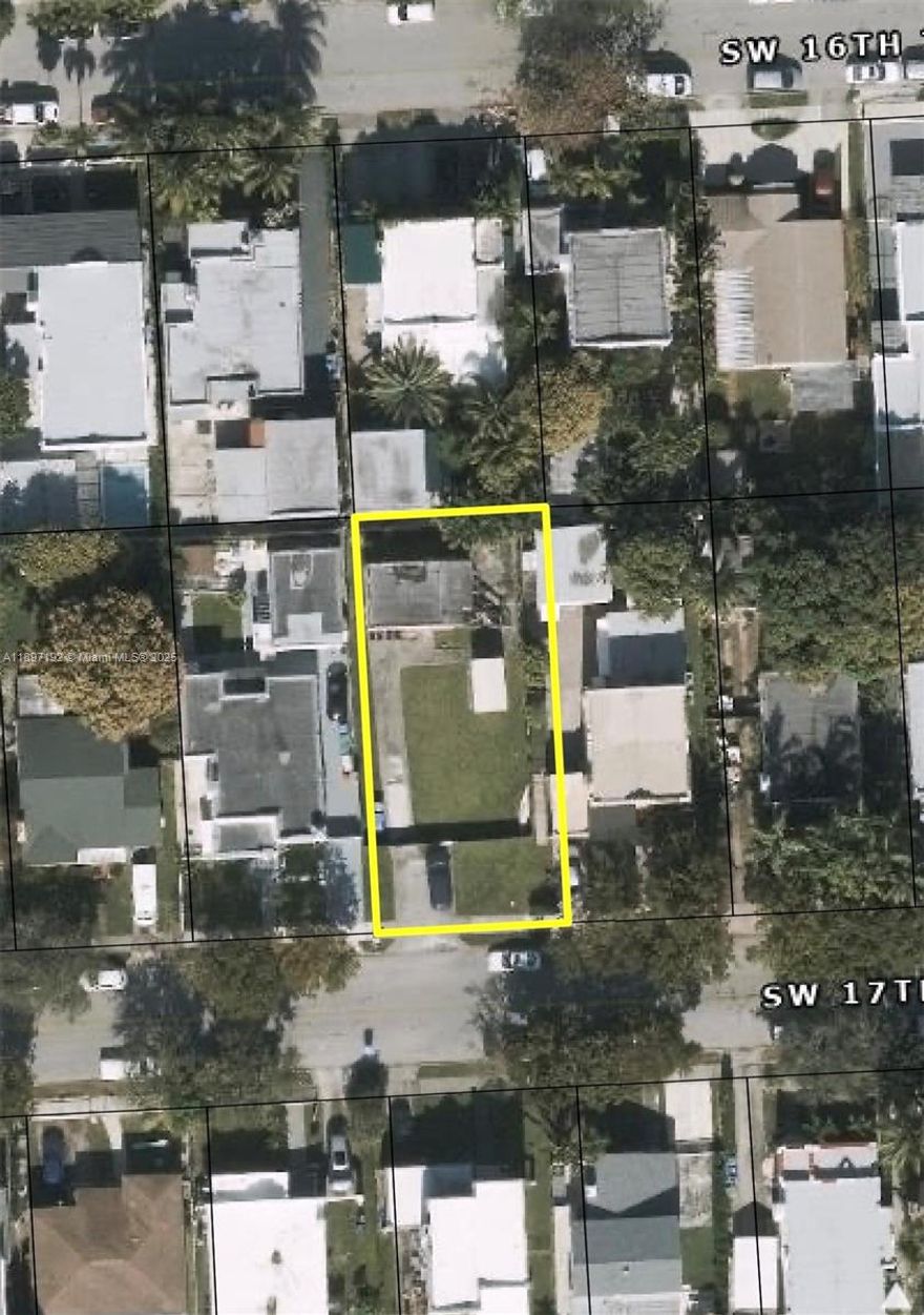 Great opportunity in Shenandoah! Knock down current structure and build your dream home in the heart of Miami or build a duplex for investment. Already zoned for multifamily use.