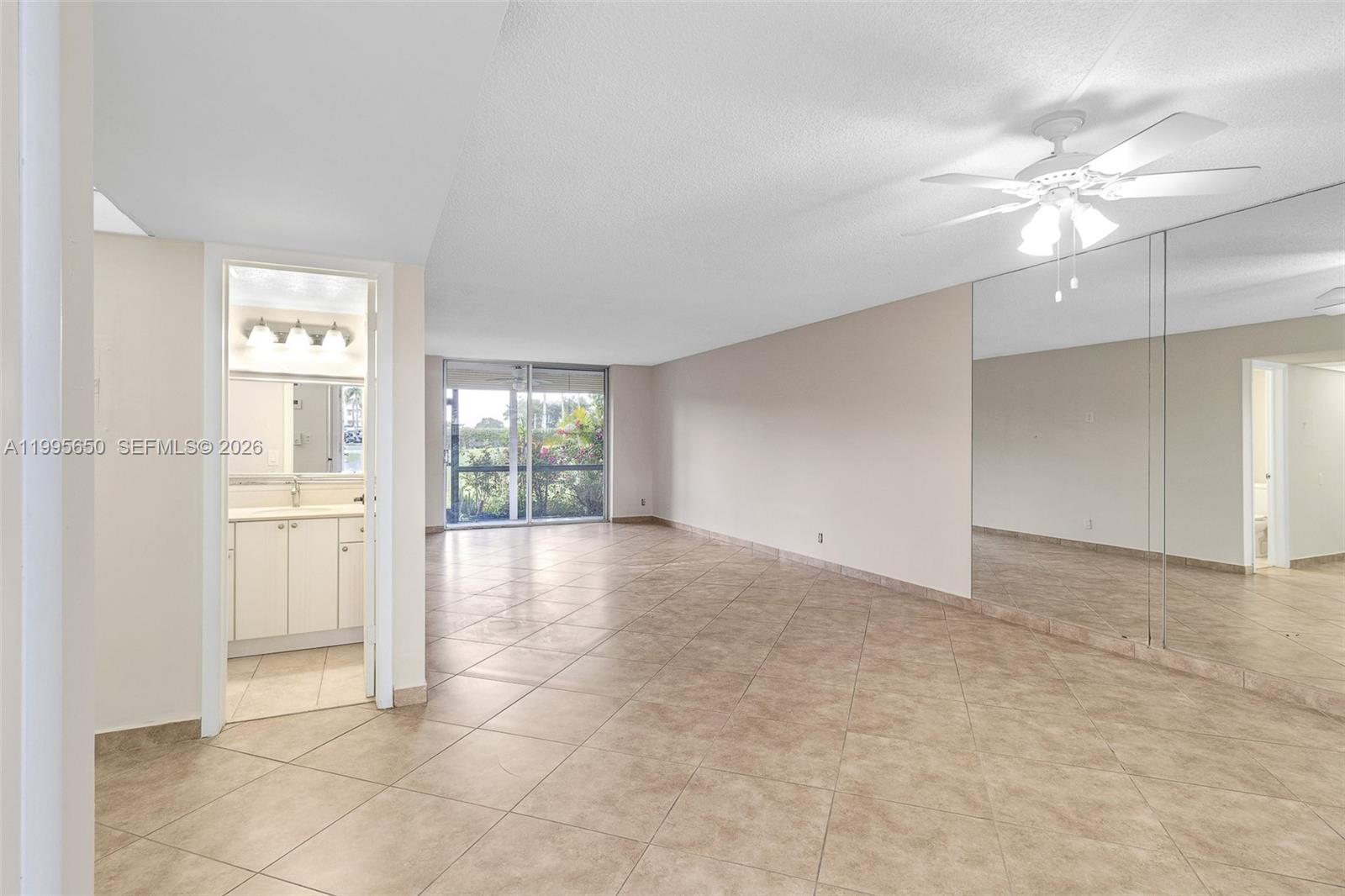 HOLLYBROOK GOLF AND - Residential