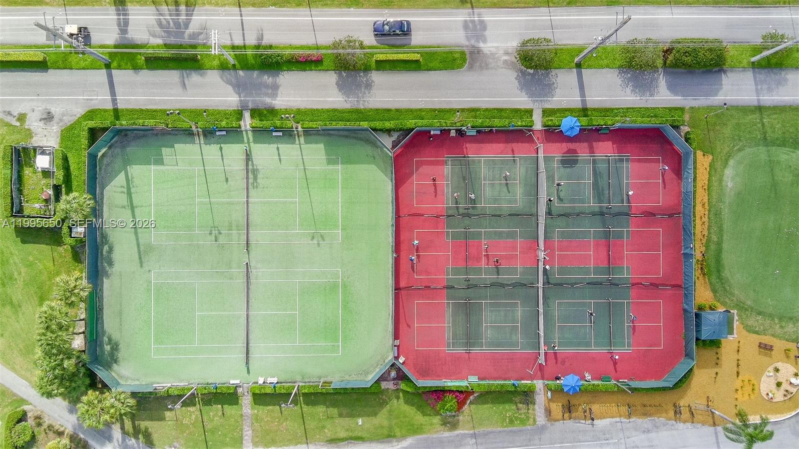 HOLLYBROOK GOLF AND - Residential