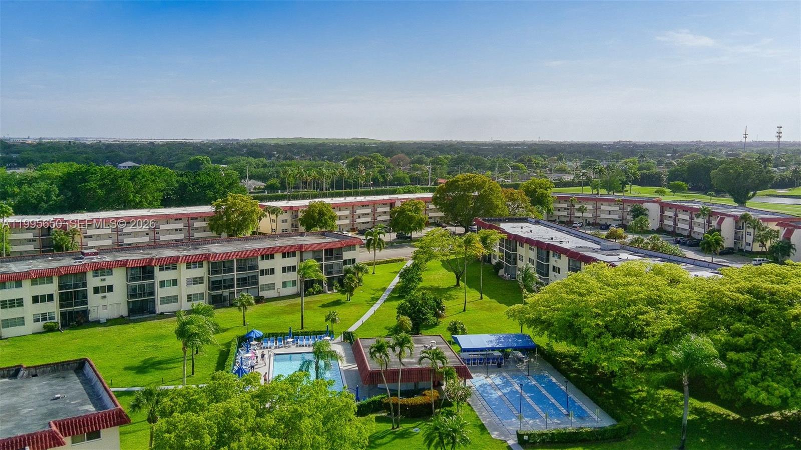 HOLLYBROOK GOLF AND - Residential