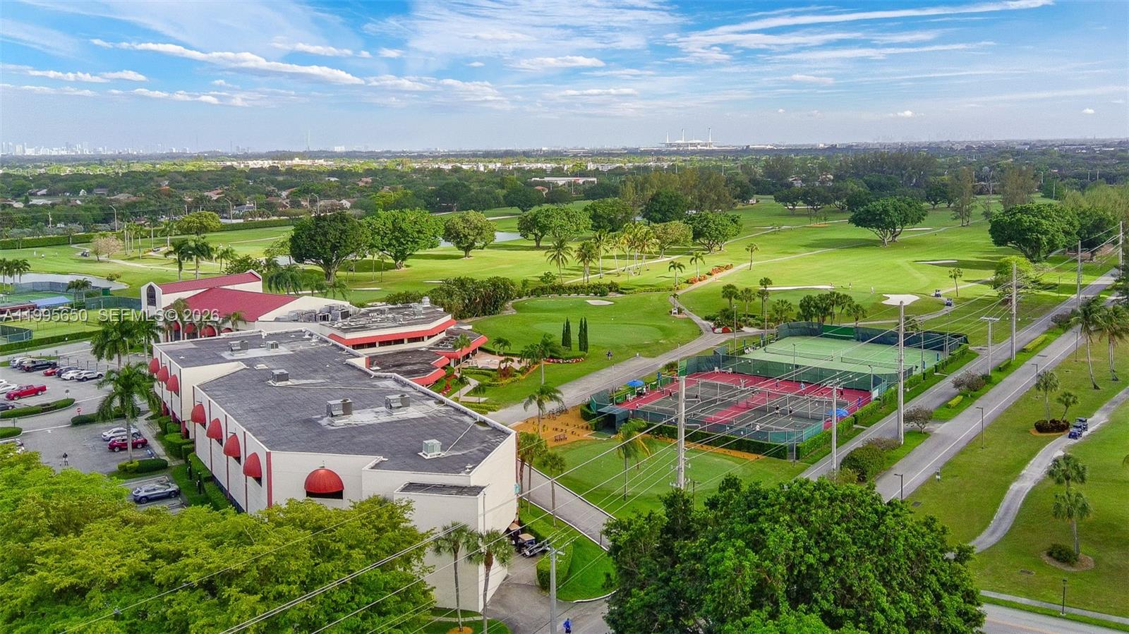 HOLLYBROOK GOLF AND - Residential