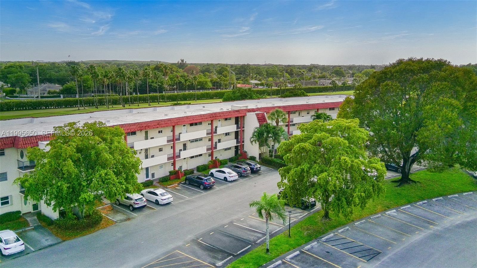 HOLLYBROOK GOLF AND - Residential