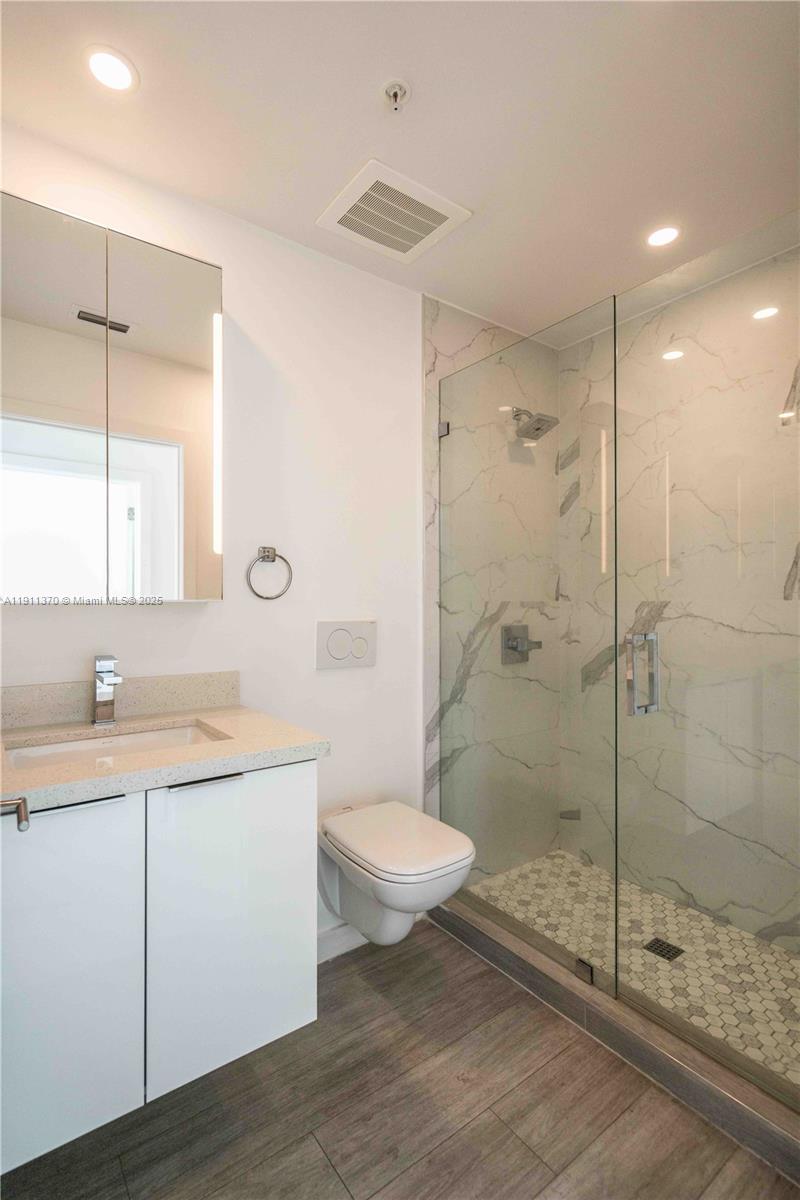 BISCAYNE BEACH SUB - Residential Lease