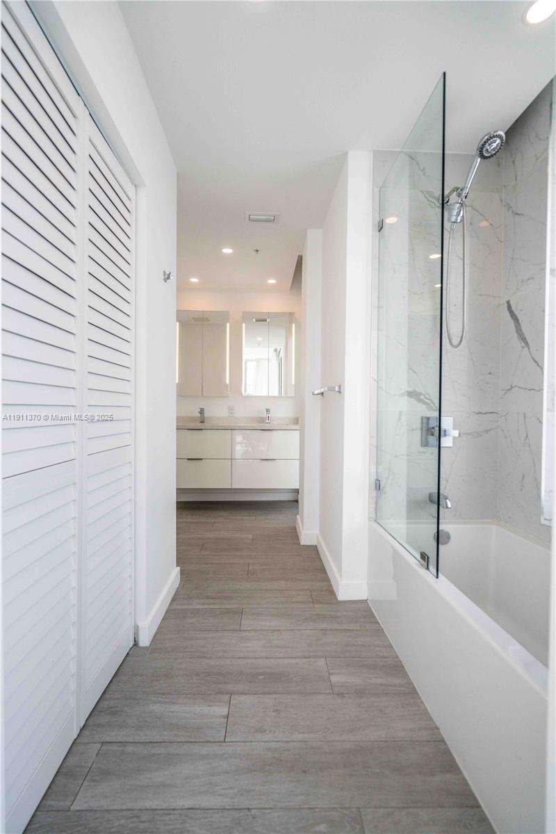 BISCAYNE BEACH SUB - Residential Lease