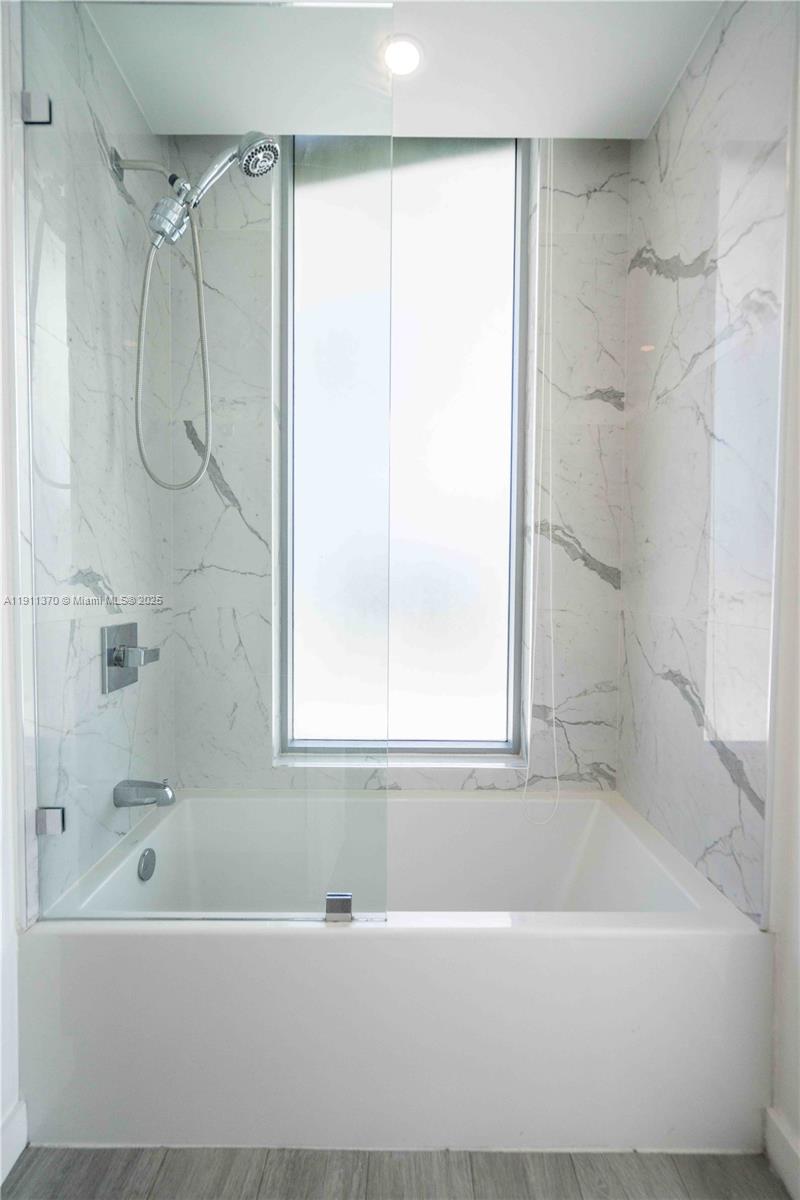 BISCAYNE BEACH SUB - Residential Lease