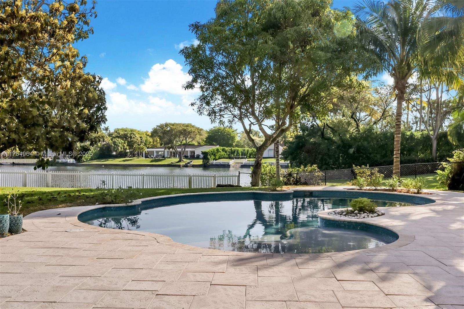 LAKE SHELDON - Residential