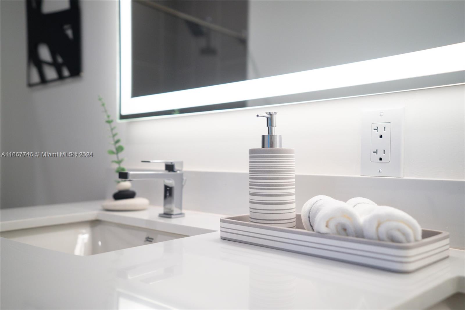 HOLLYWOOD - Residential Lease