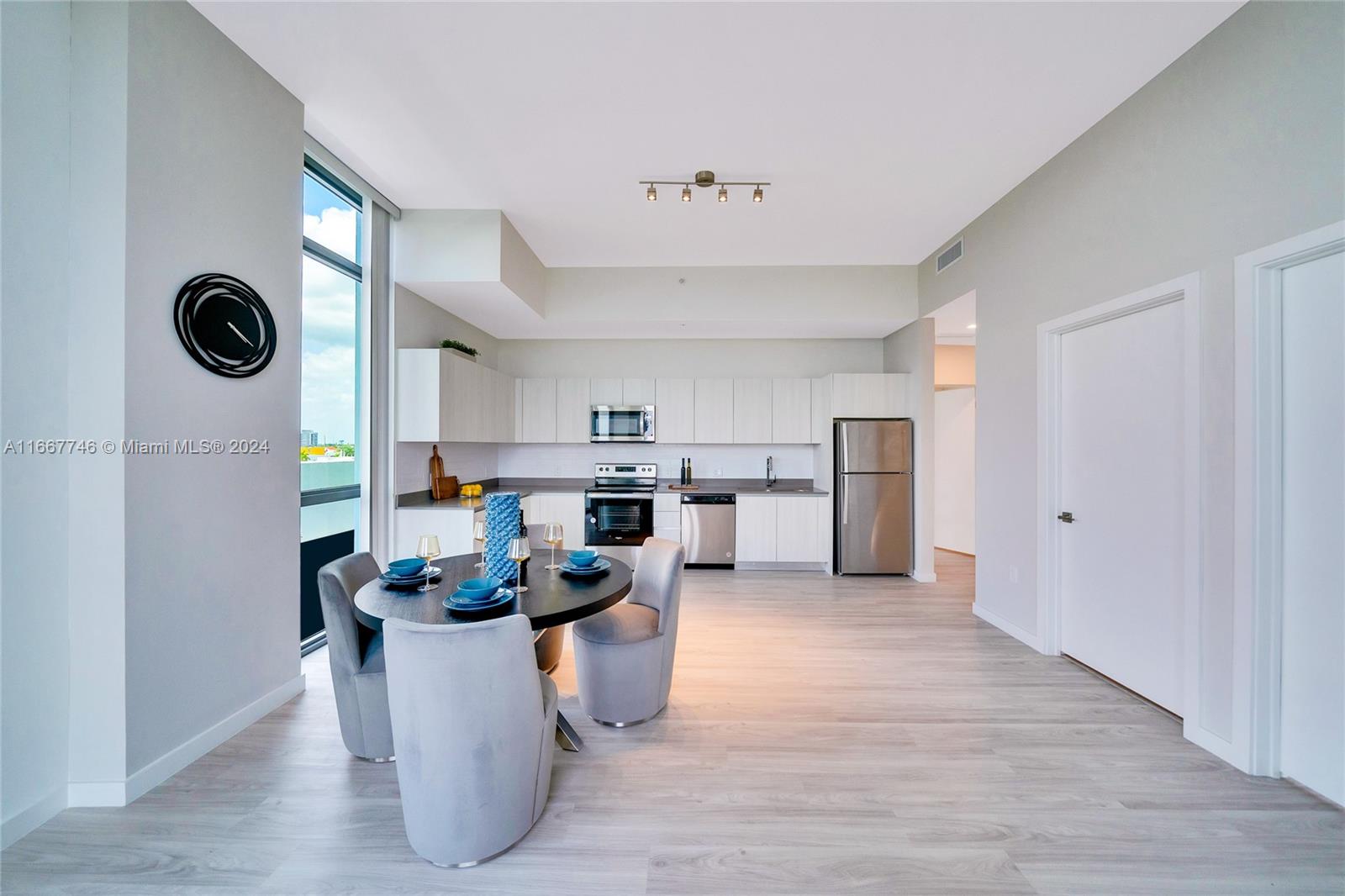 HOLLYWOOD - Residential Lease