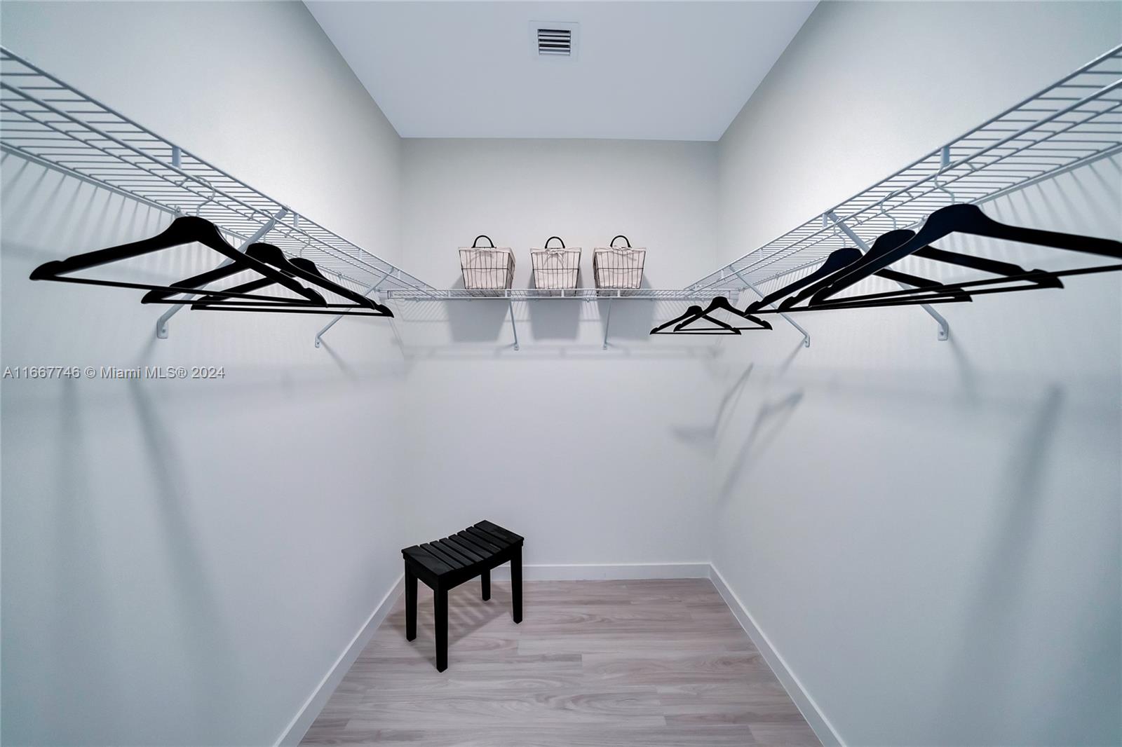 HOLLYWOOD - Residential Lease