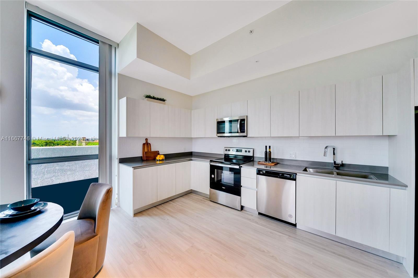 HOLLYWOOD - Residential Lease