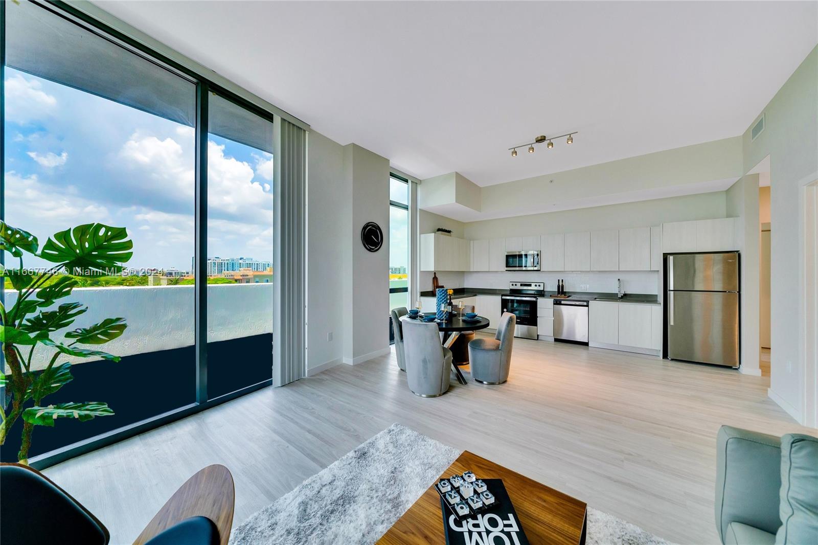 HOLLYWOOD - Residential Lease