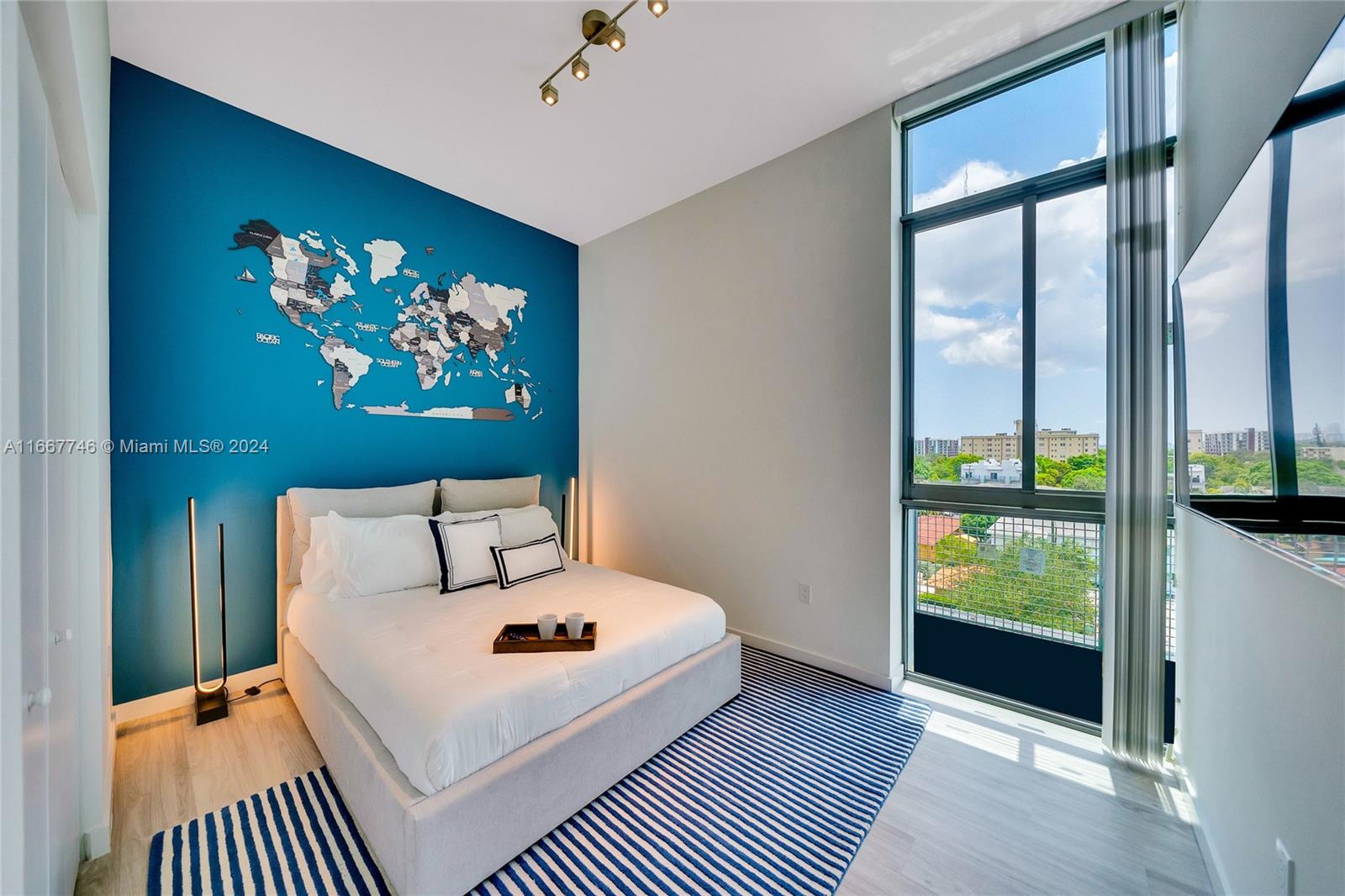 HOLLYWOOD - Residential Lease