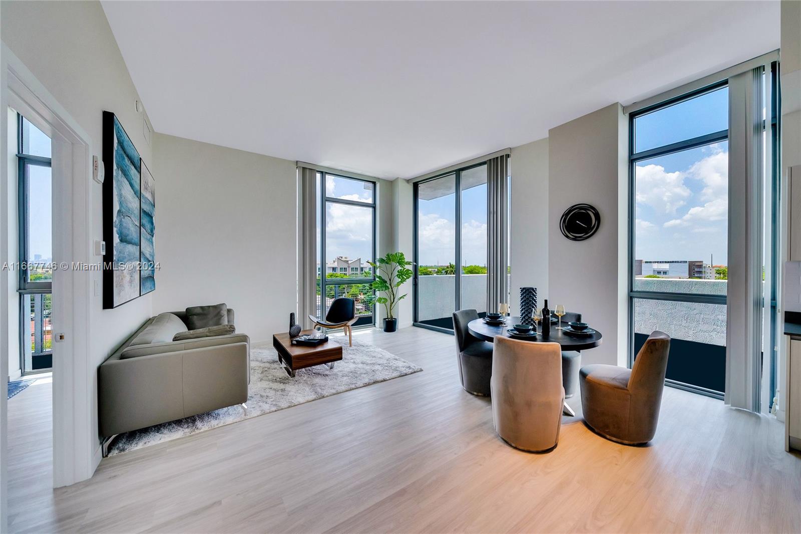 HOLLYWOOD - Residential Lease