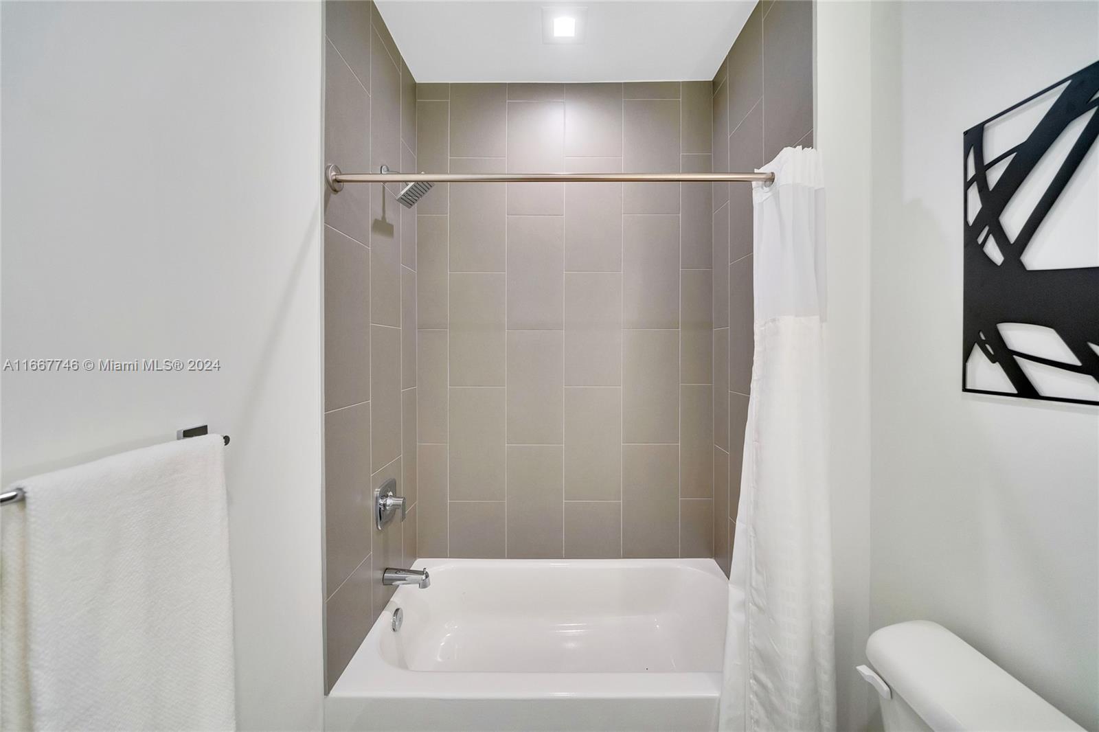 HOLLYWOOD - Residential Lease