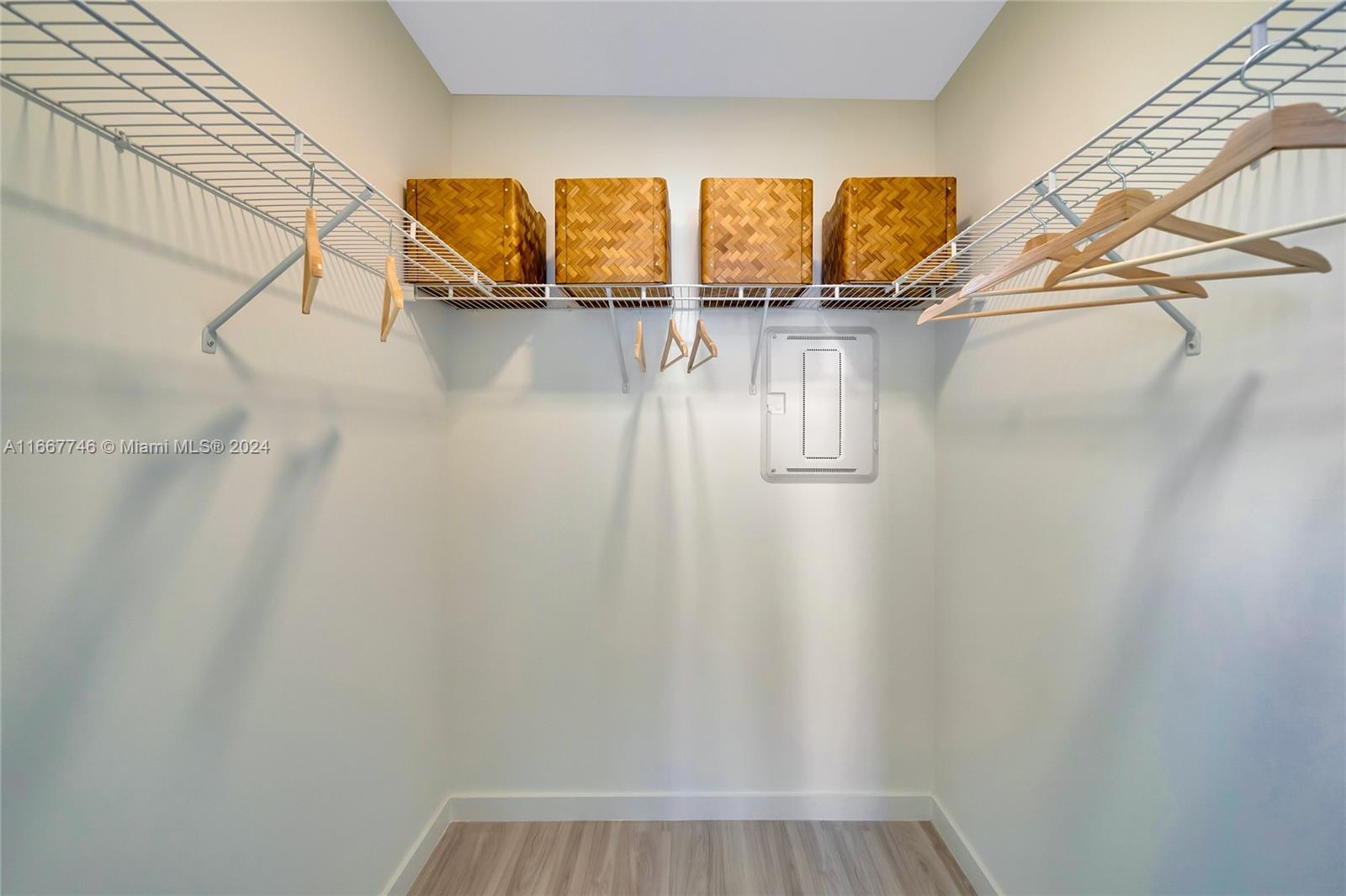 HOLLYWOOD - Residential Lease