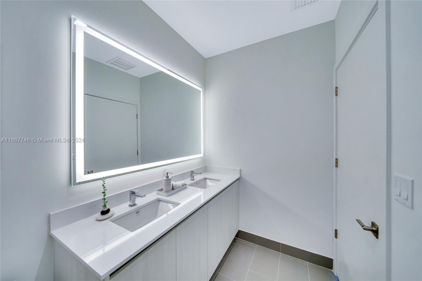 HOLLYWOOD - Residential Lease