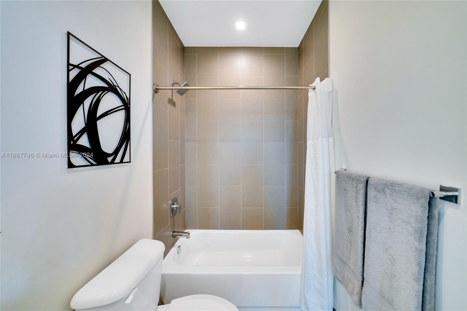 HOLLYWOOD - Residential Lease