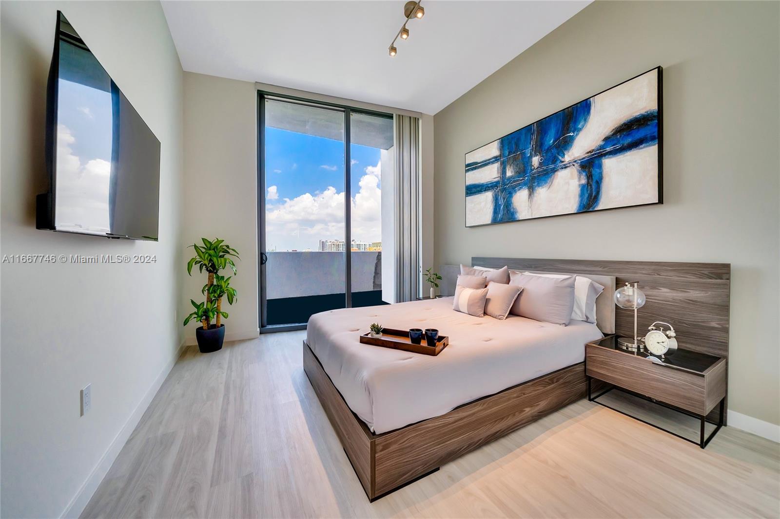 HOLLYWOOD - Residential Lease