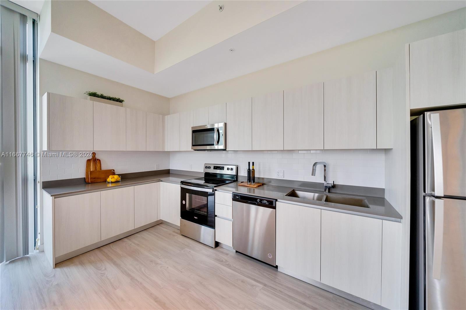 HOLLYWOOD - Residential Lease