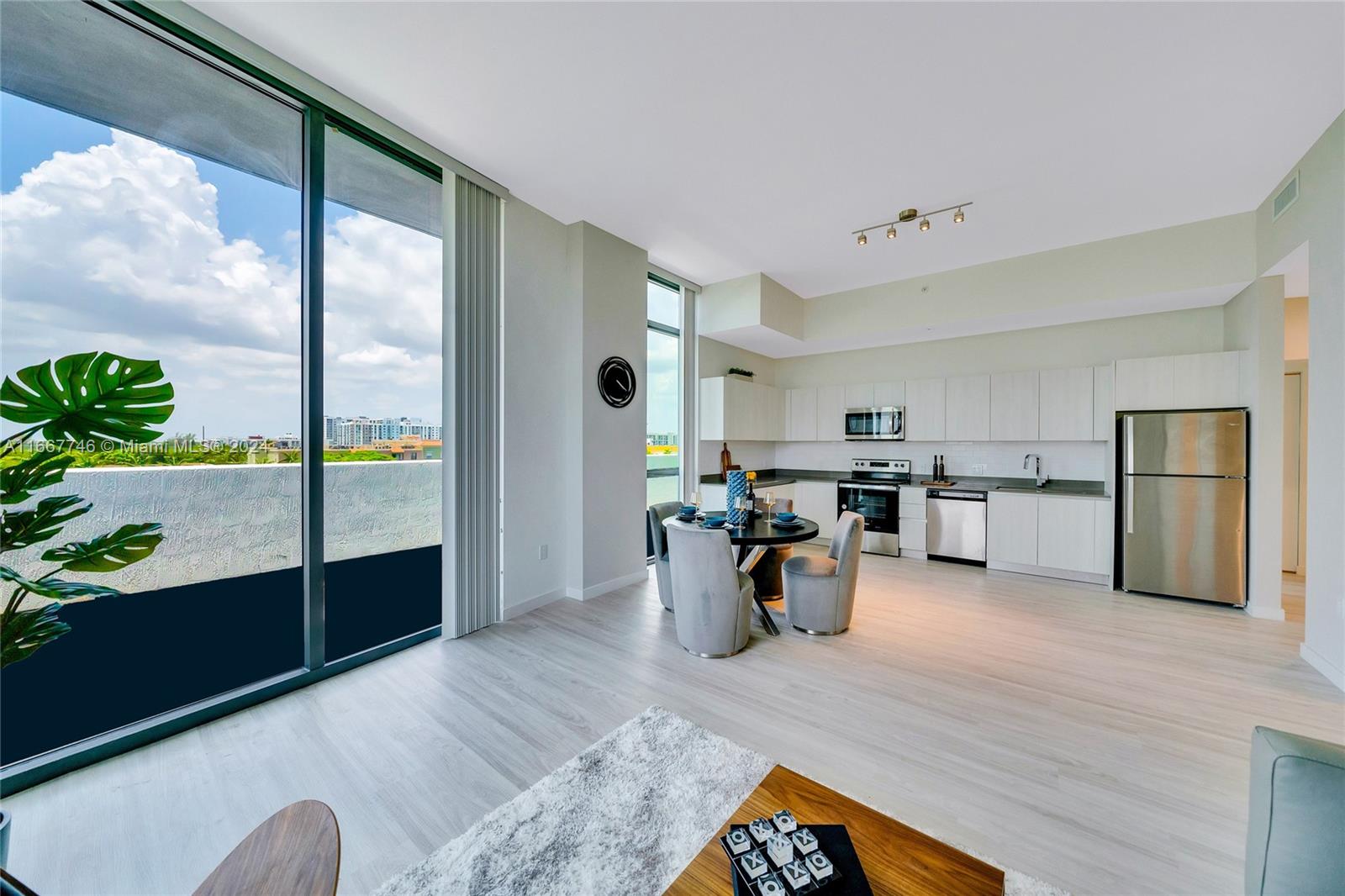 HOLLYWOOD - Residential Lease