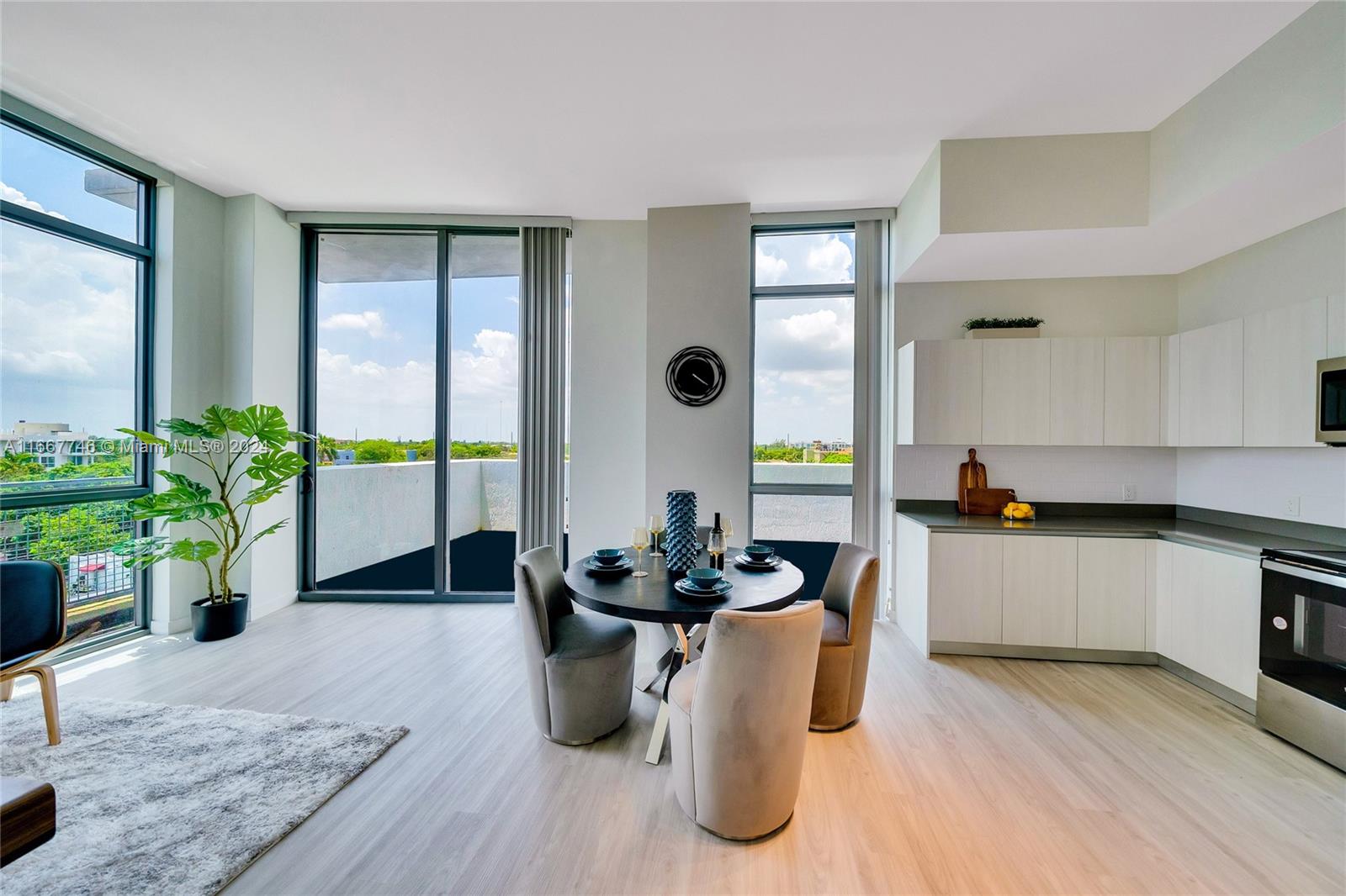 HOLLYWOOD - Residential Lease