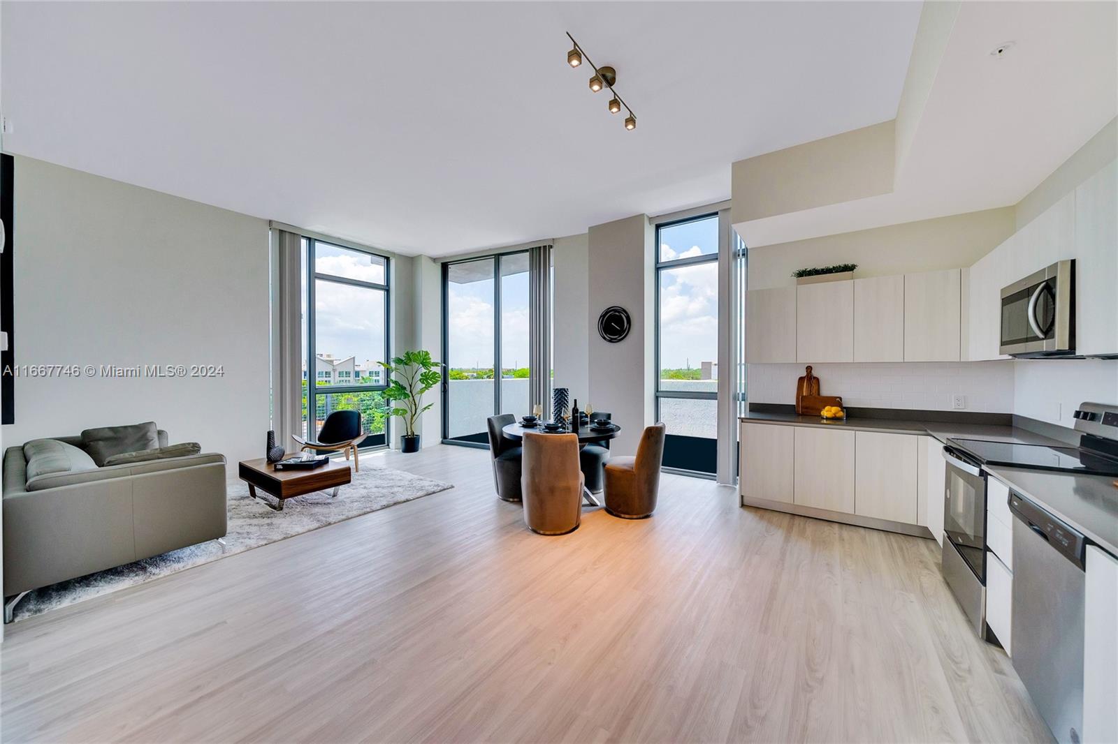 HOLLYWOOD - Residential Lease