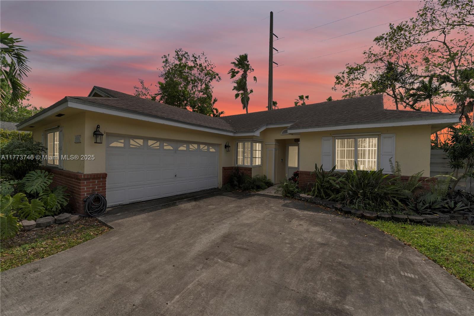 13878 Sw 151 Ln, Miami, Broward County, Florida - 3 Bedrooms  
2 Bathrooms - 