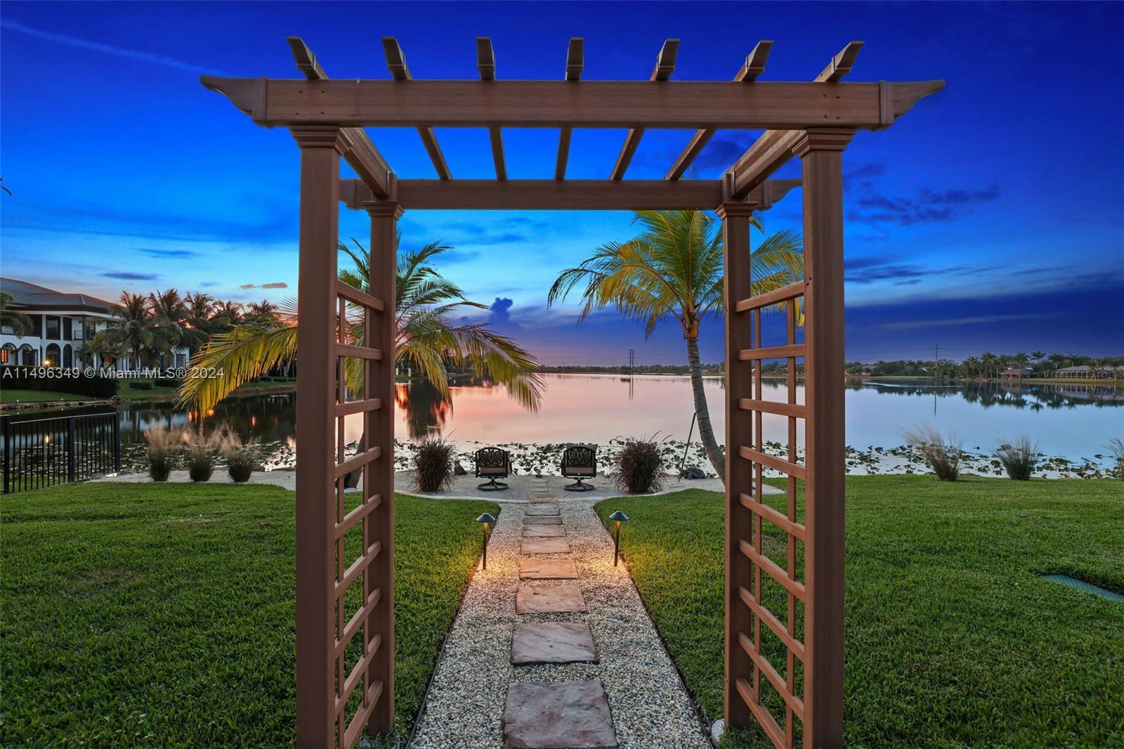 VISTA LAKES - Residential