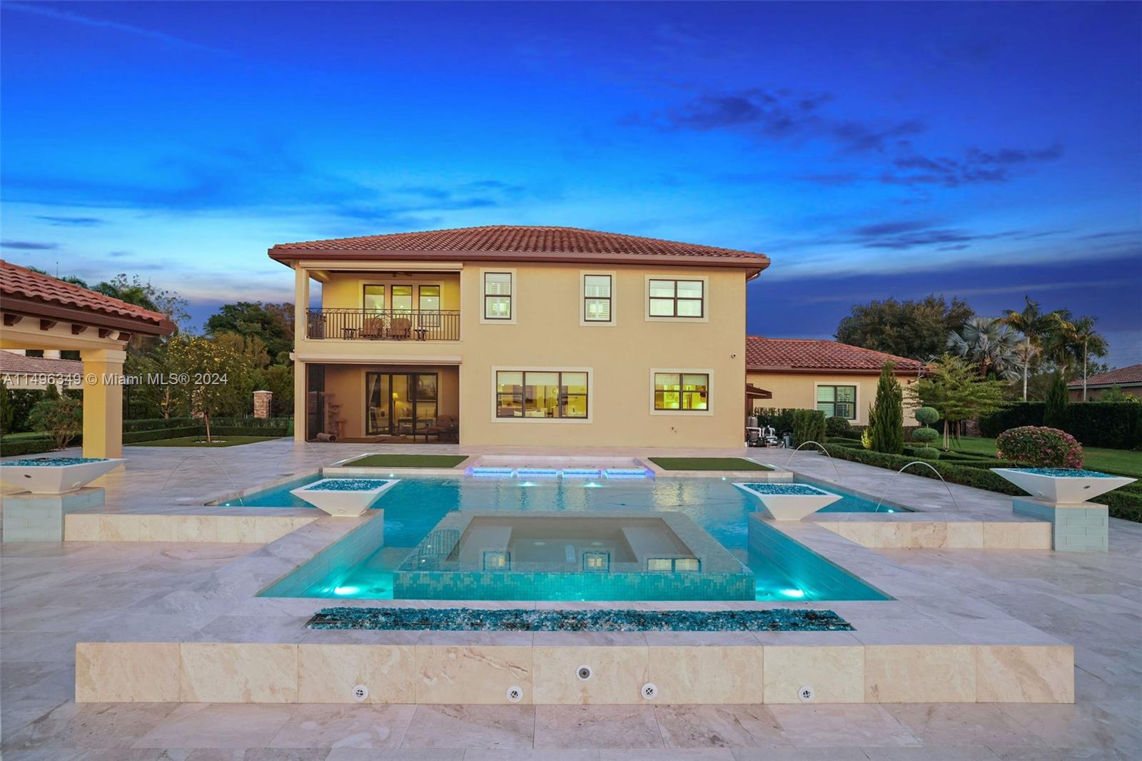 VISTA LAKES - Residential