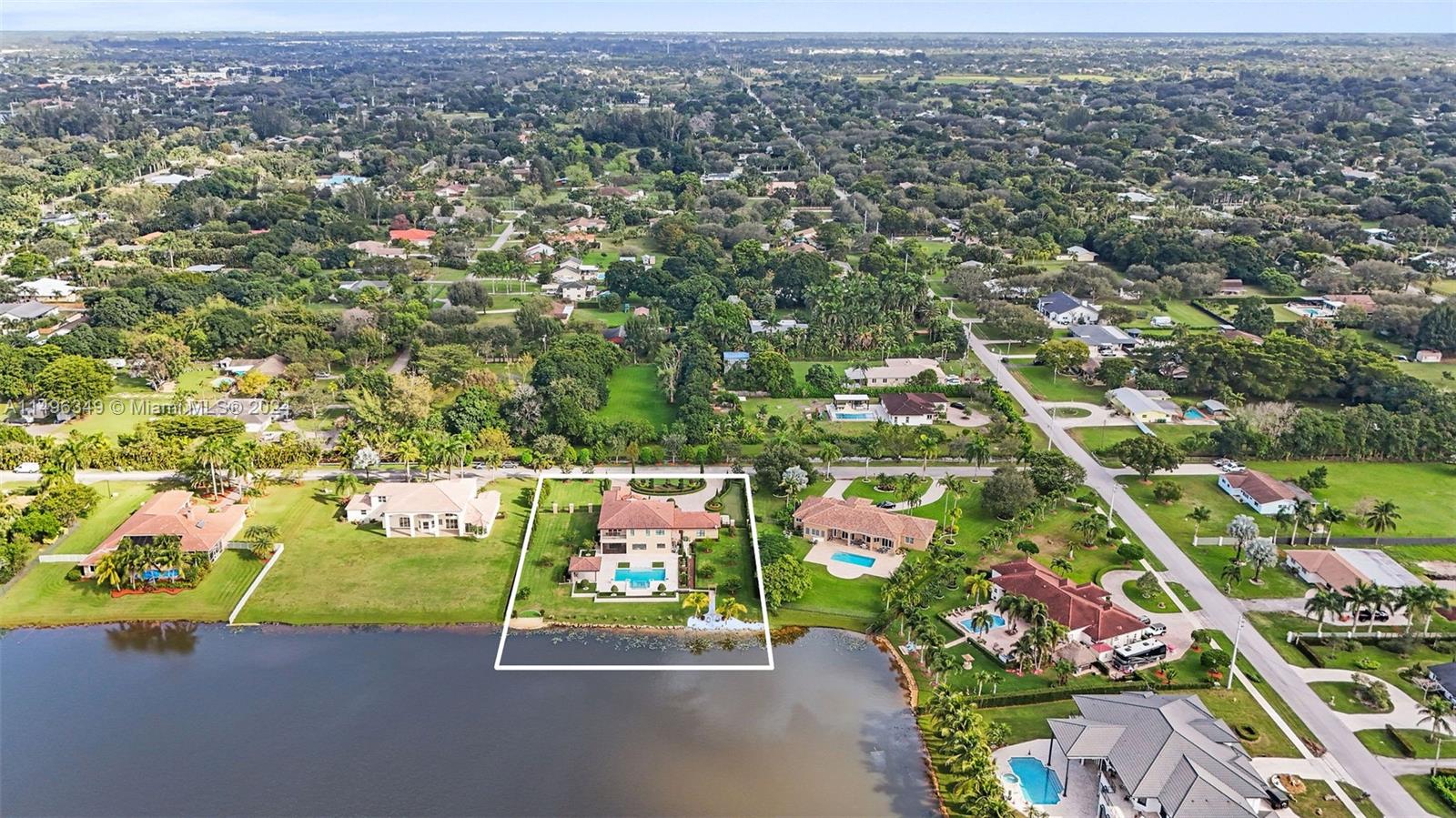 VISTA LAKES - Residential