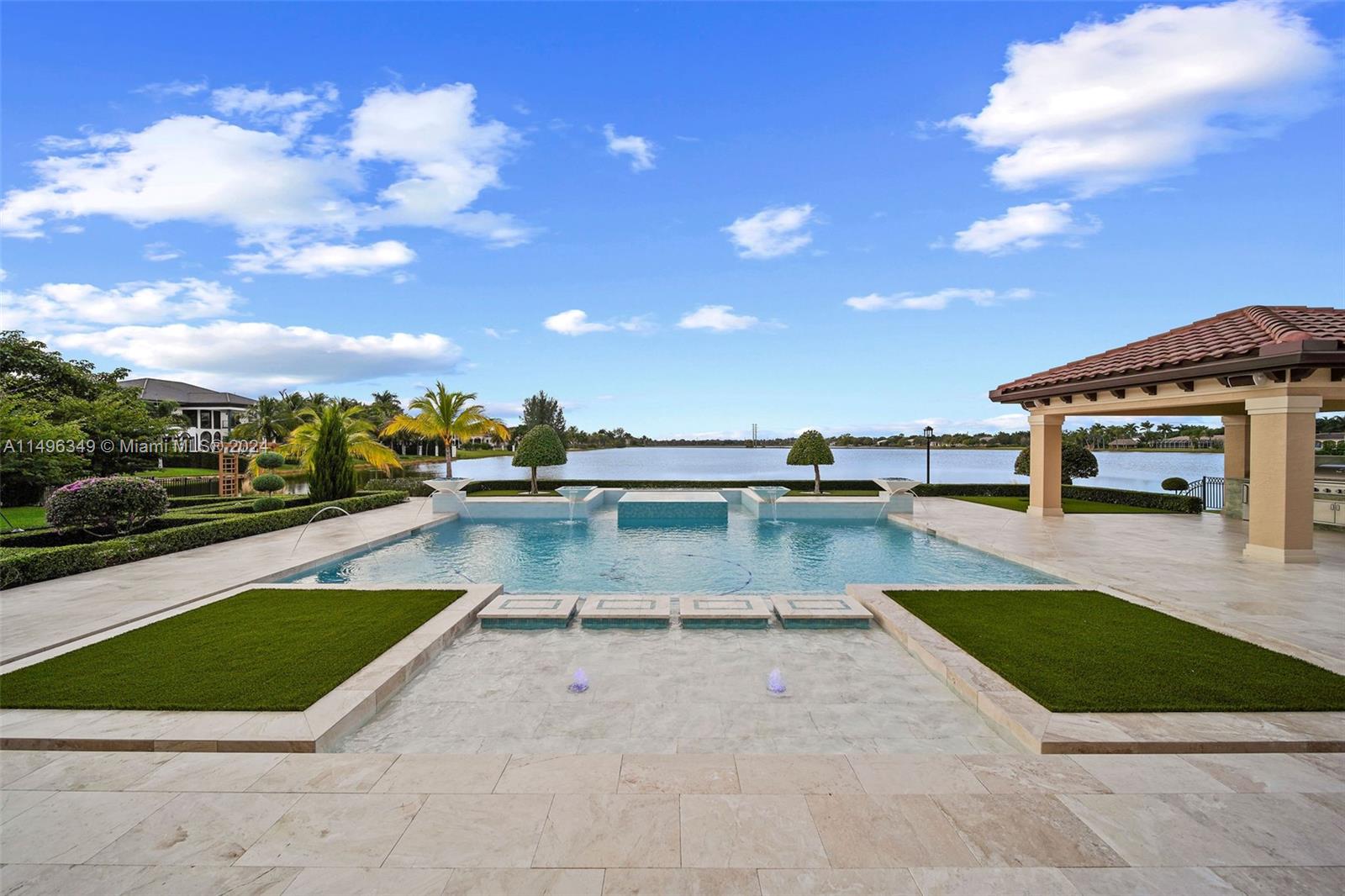 VISTA LAKES - Residential