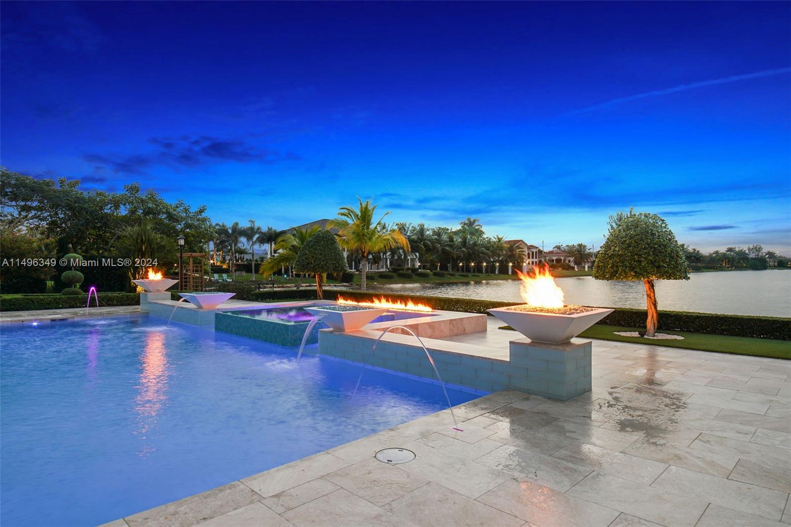 VISTA LAKES - Residential