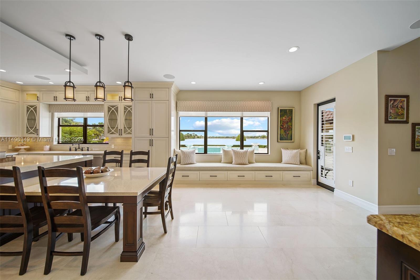 VISTA LAKES - Residential