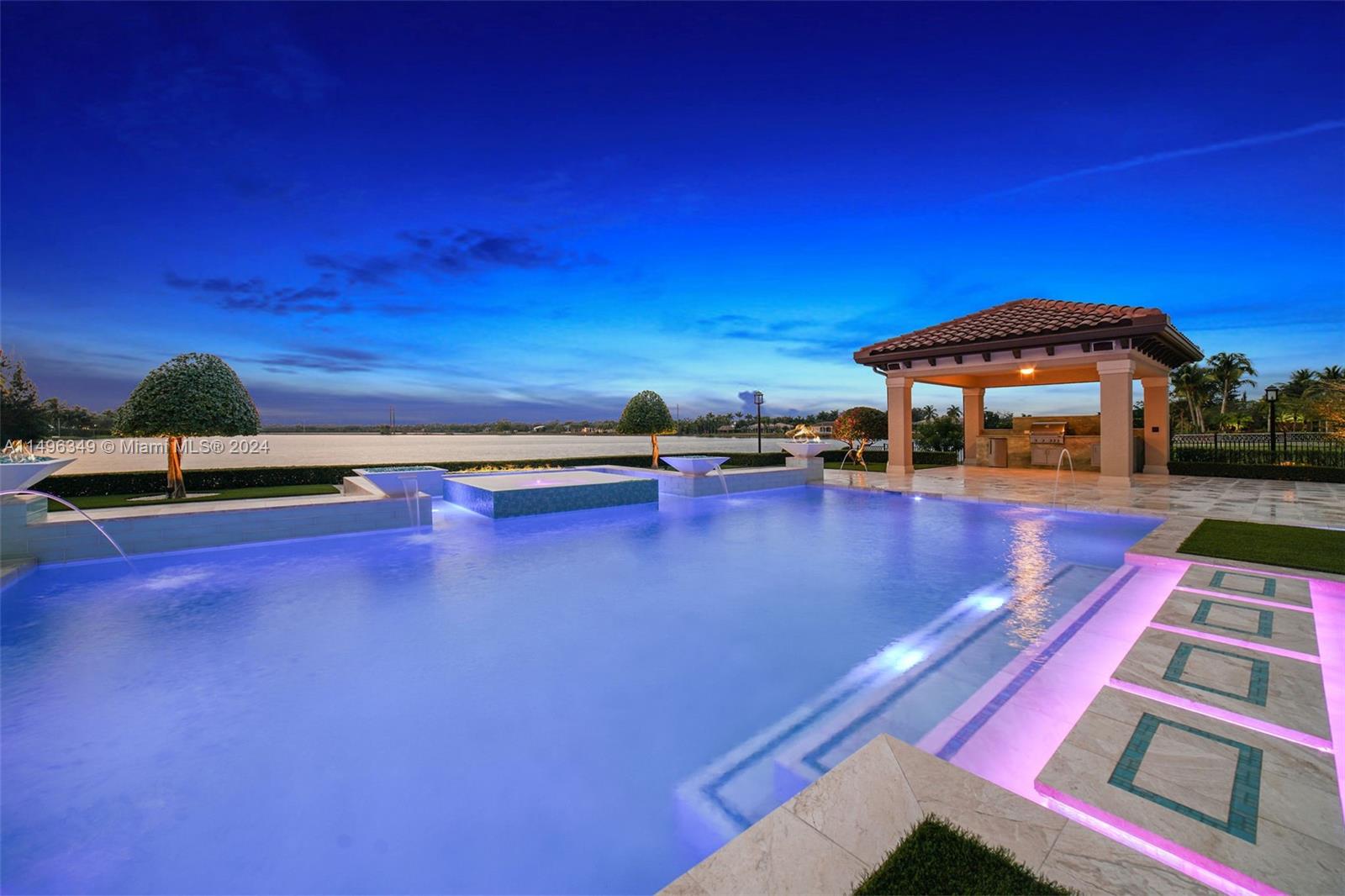 VISTA LAKES - Residential