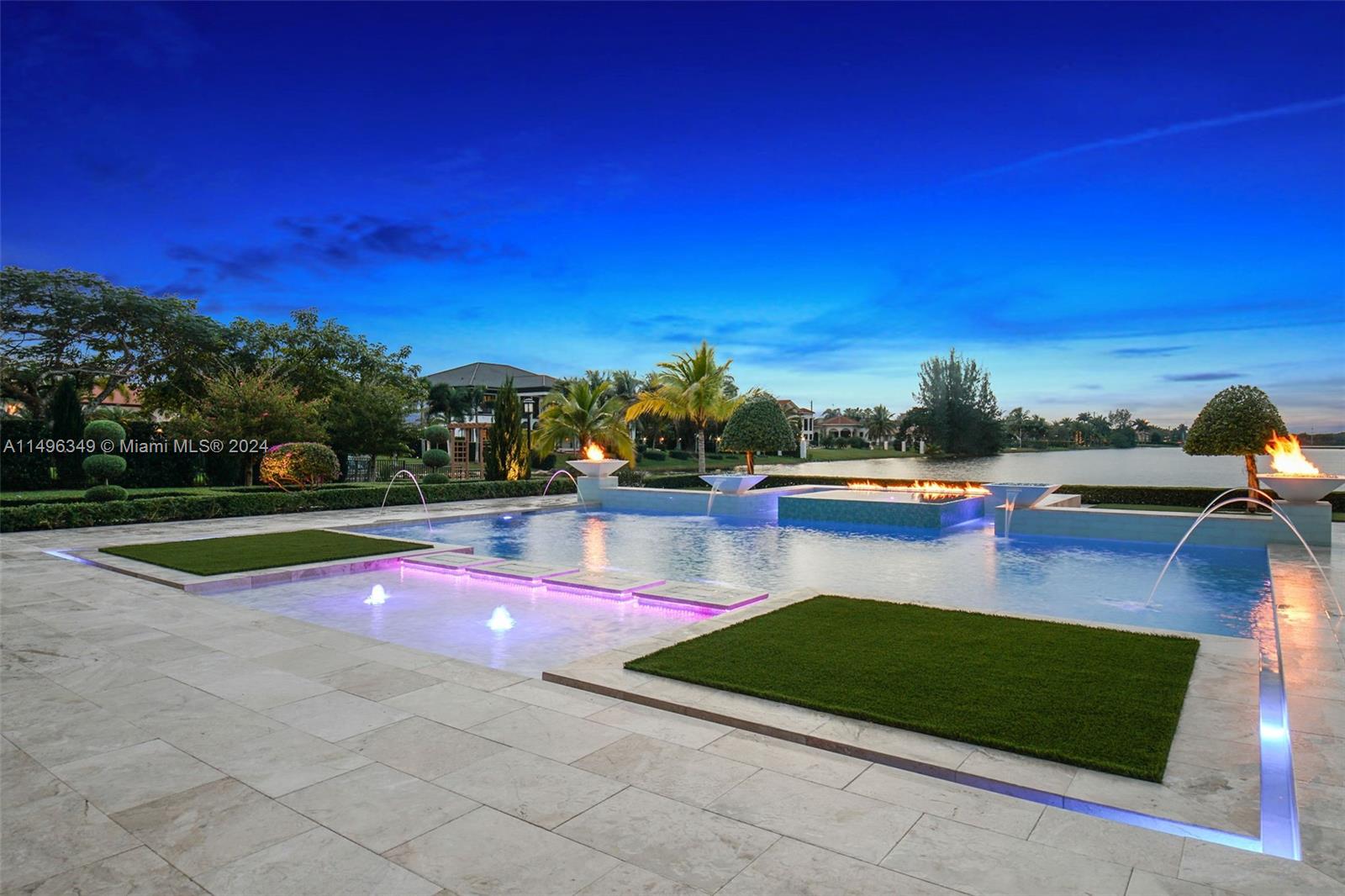 VISTA LAKES - Residential