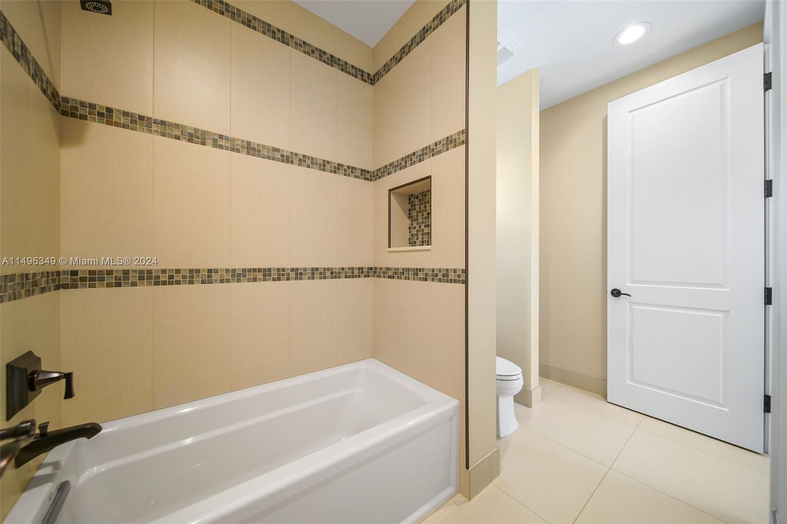 VISTA LAKES - Residential